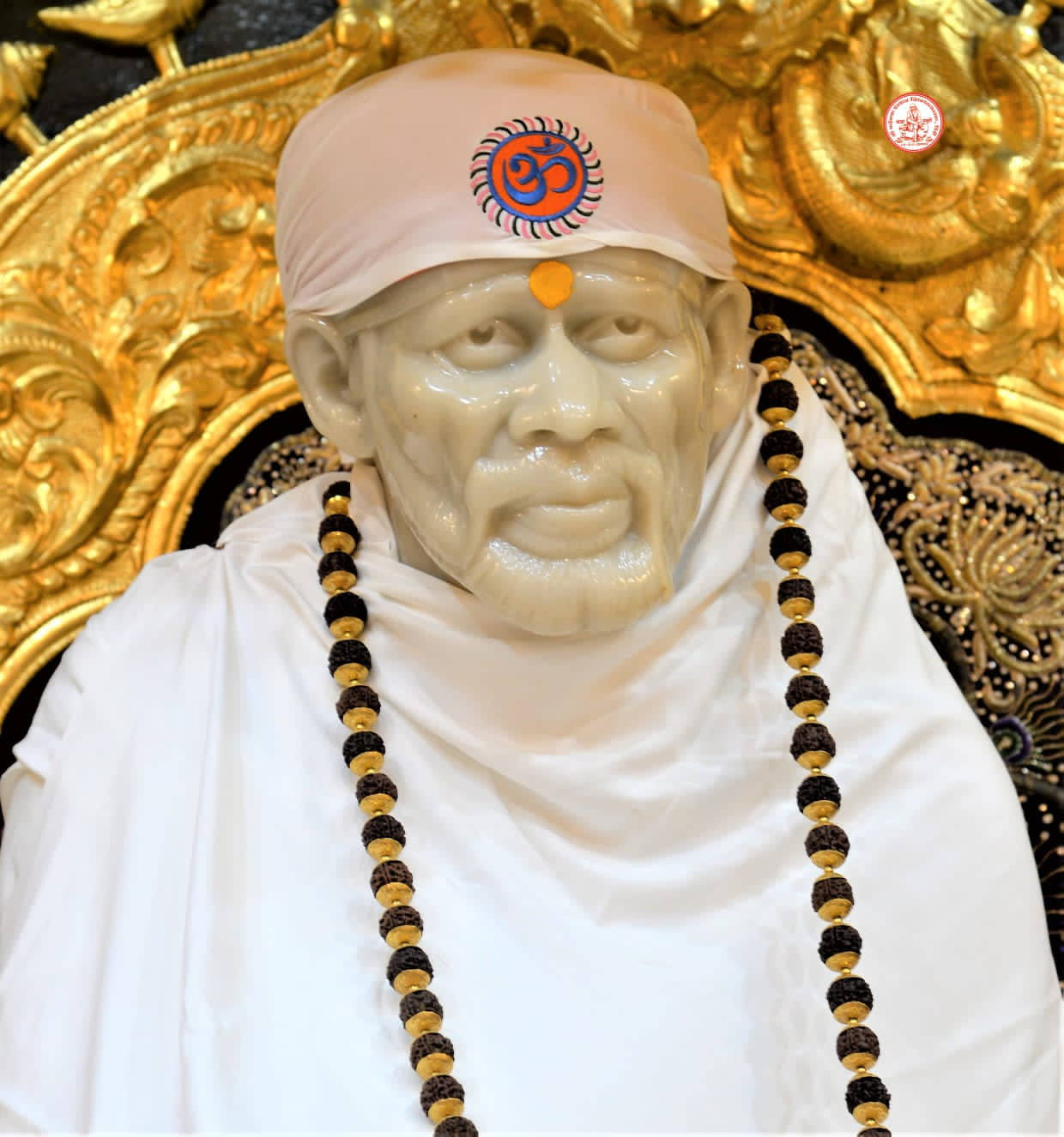 Sai Baba, white statue, beaded necklace, HD Phone Wallpaper