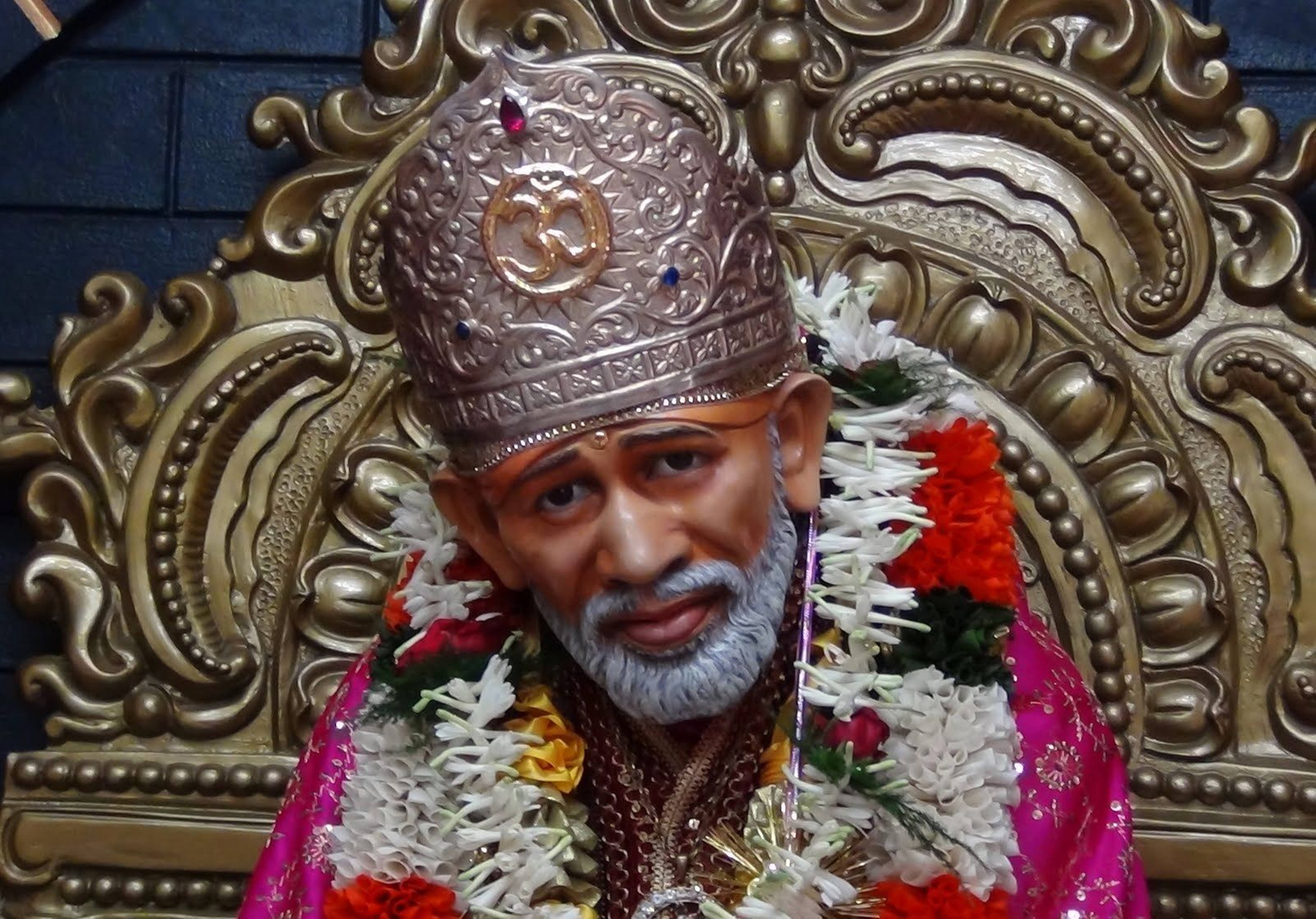 Sai Baba, bearded man, ornate silver crown, 4K Desktop Wallpaper