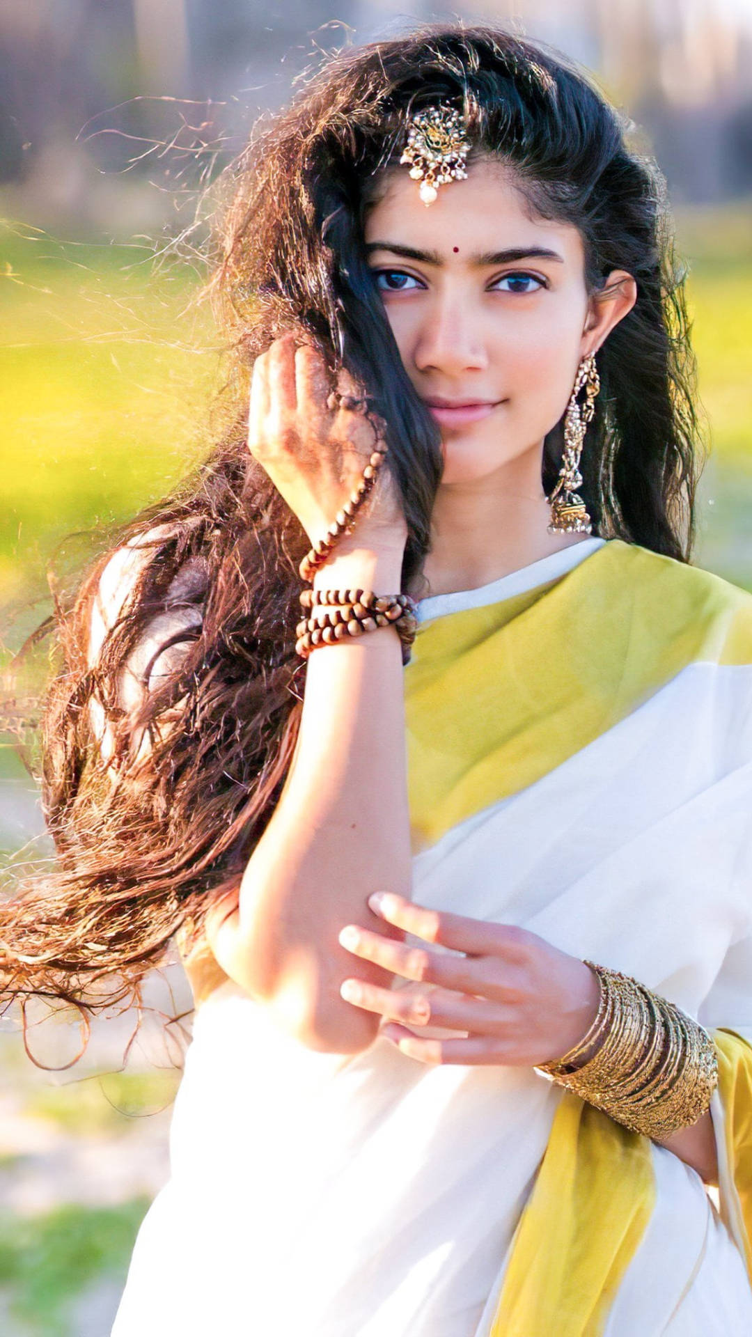 Sai Pallavi, traditional Indian attire, sunlight, Full HD Phone Wallpaper