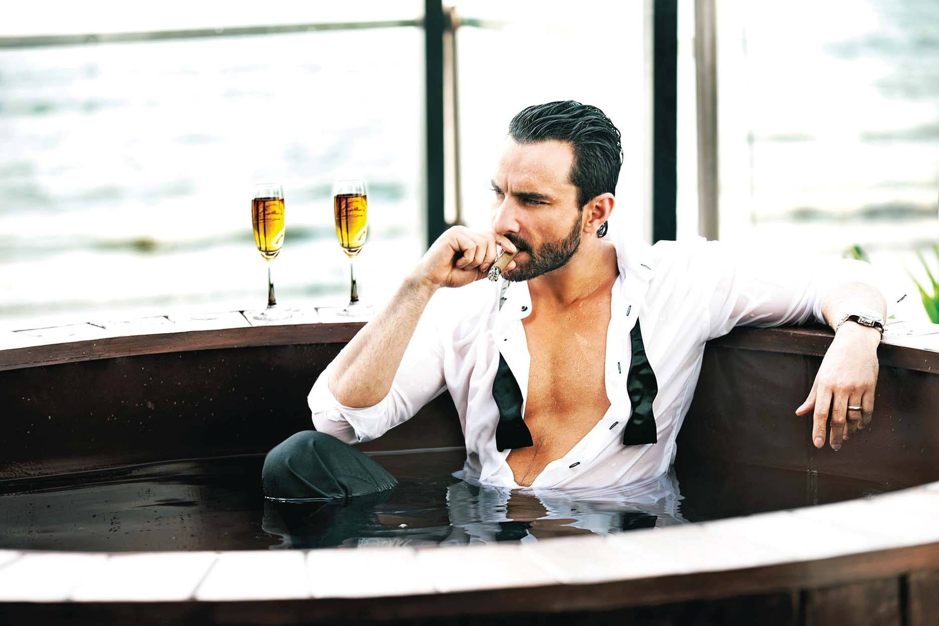 Saif Ali Khan, white shirt, hot tub, HD Desktop Wallpaper