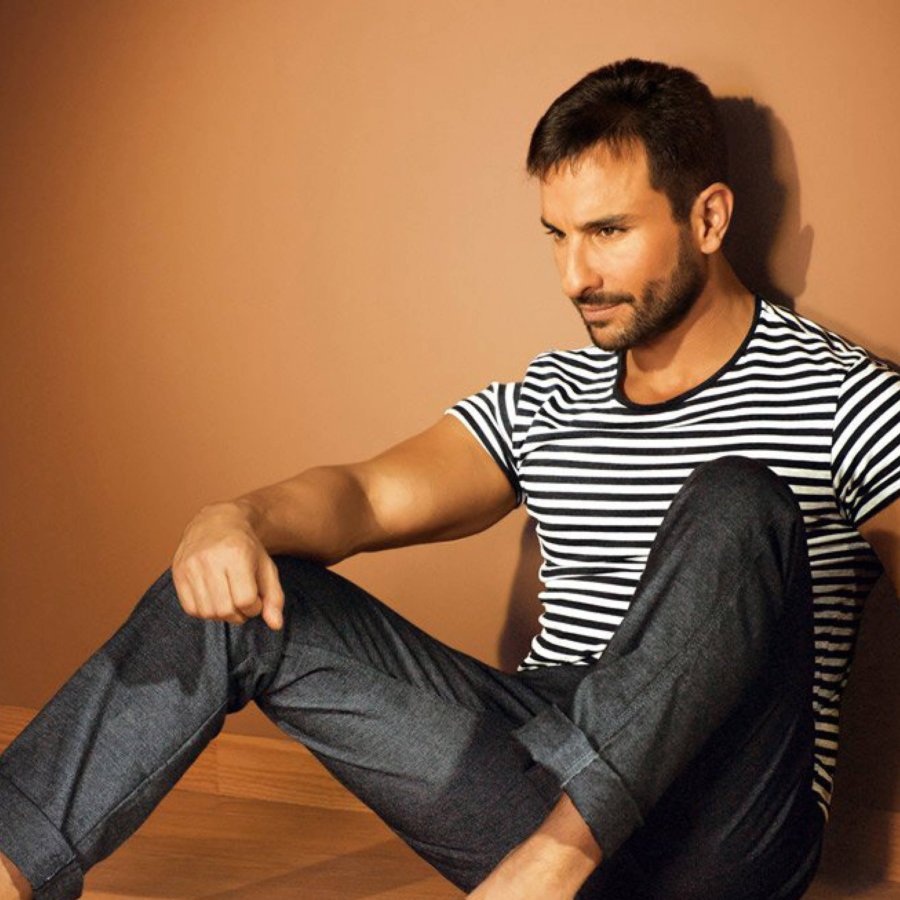 Saif Ali Khan, striped shirt, black and white striped shirt, 2K Desktop Wallpaper