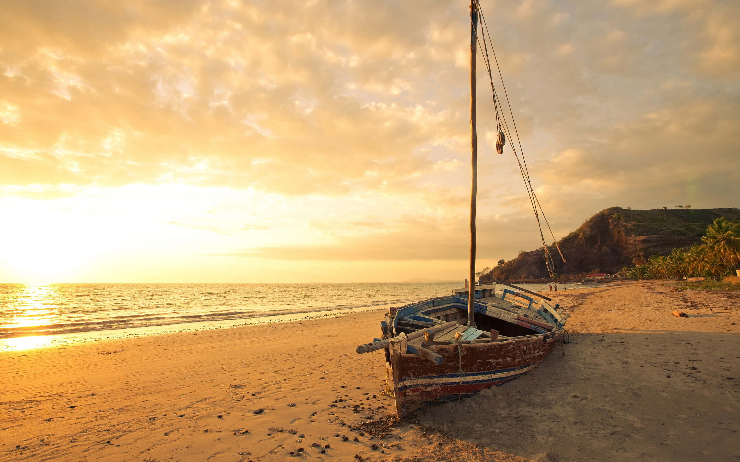 wooden boat, golden sandy beach, sunset, 2K Desktop Wallpaper
