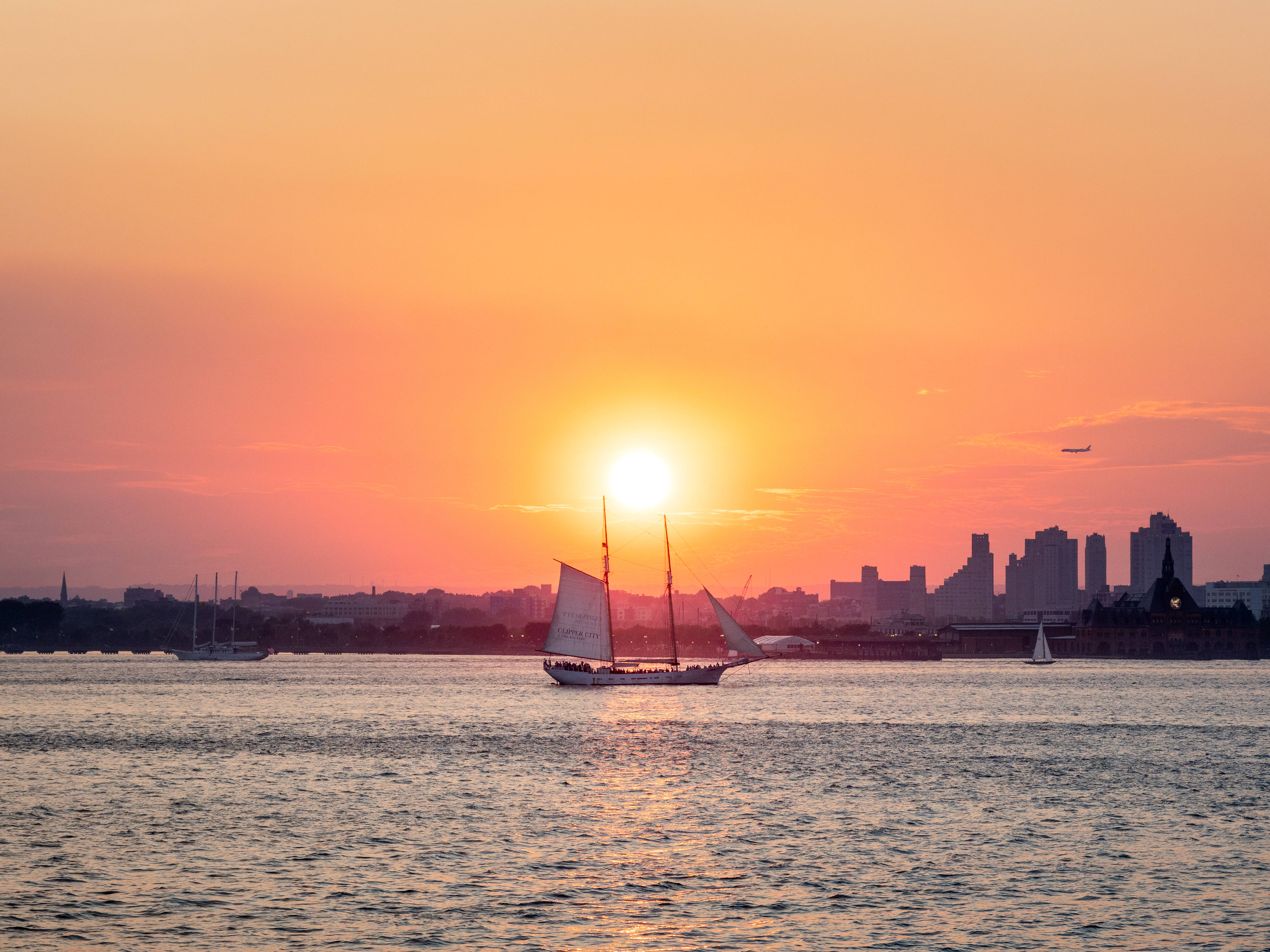 sailing, city sunset, sailboat, 5K Desktop Wallpaper