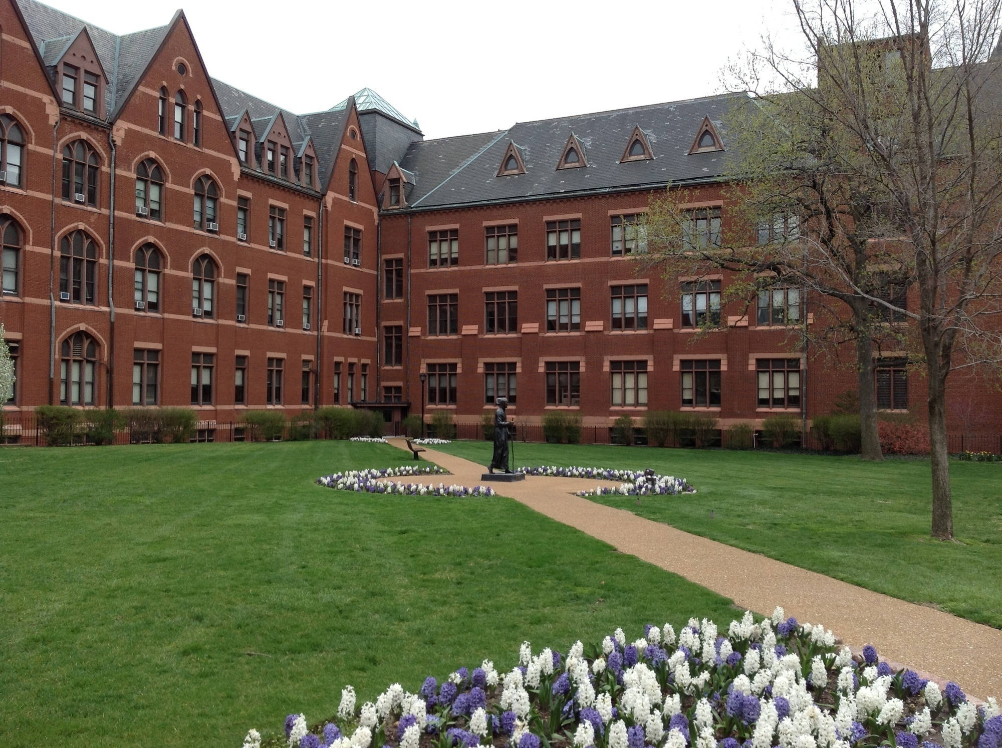 Saint Louis University, red brick, manicured green lawns, Full HD Desktop Wallpaper