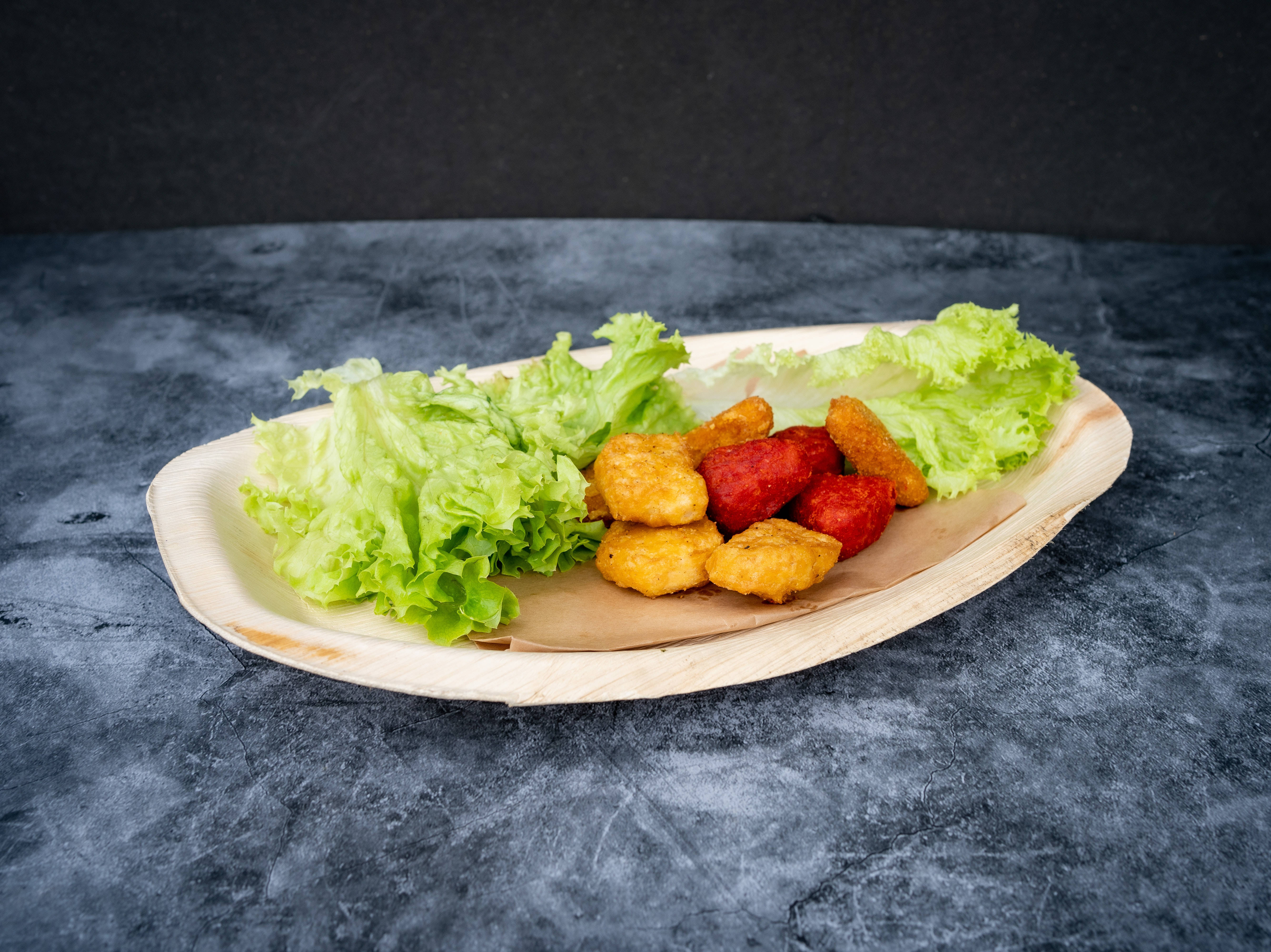nuggets, lettuce, wooden plate, 5K Desktop Wallpaper
