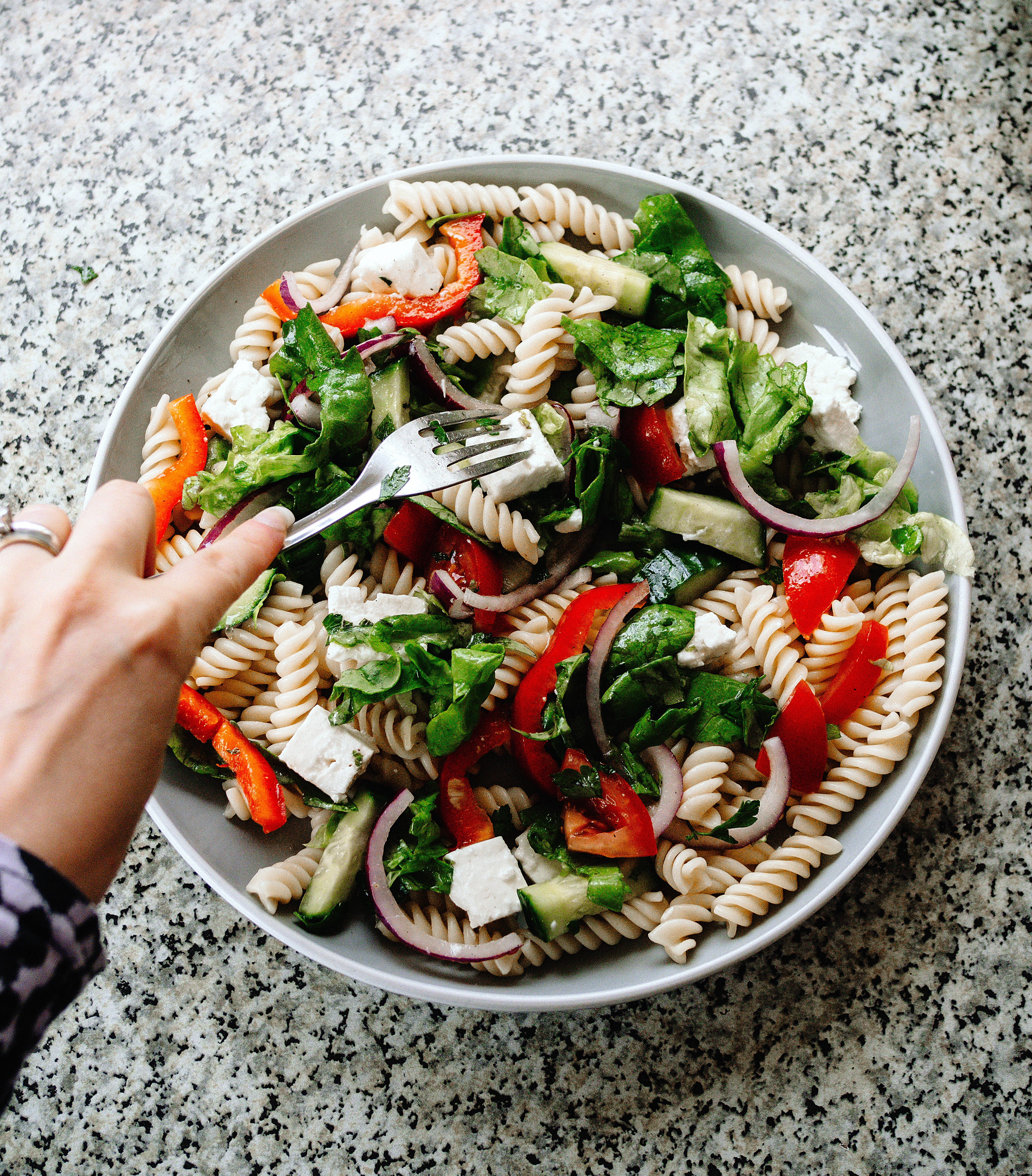 fresh salad pasta, pasta salad, tomatoes, 4K Phone Wallpaper