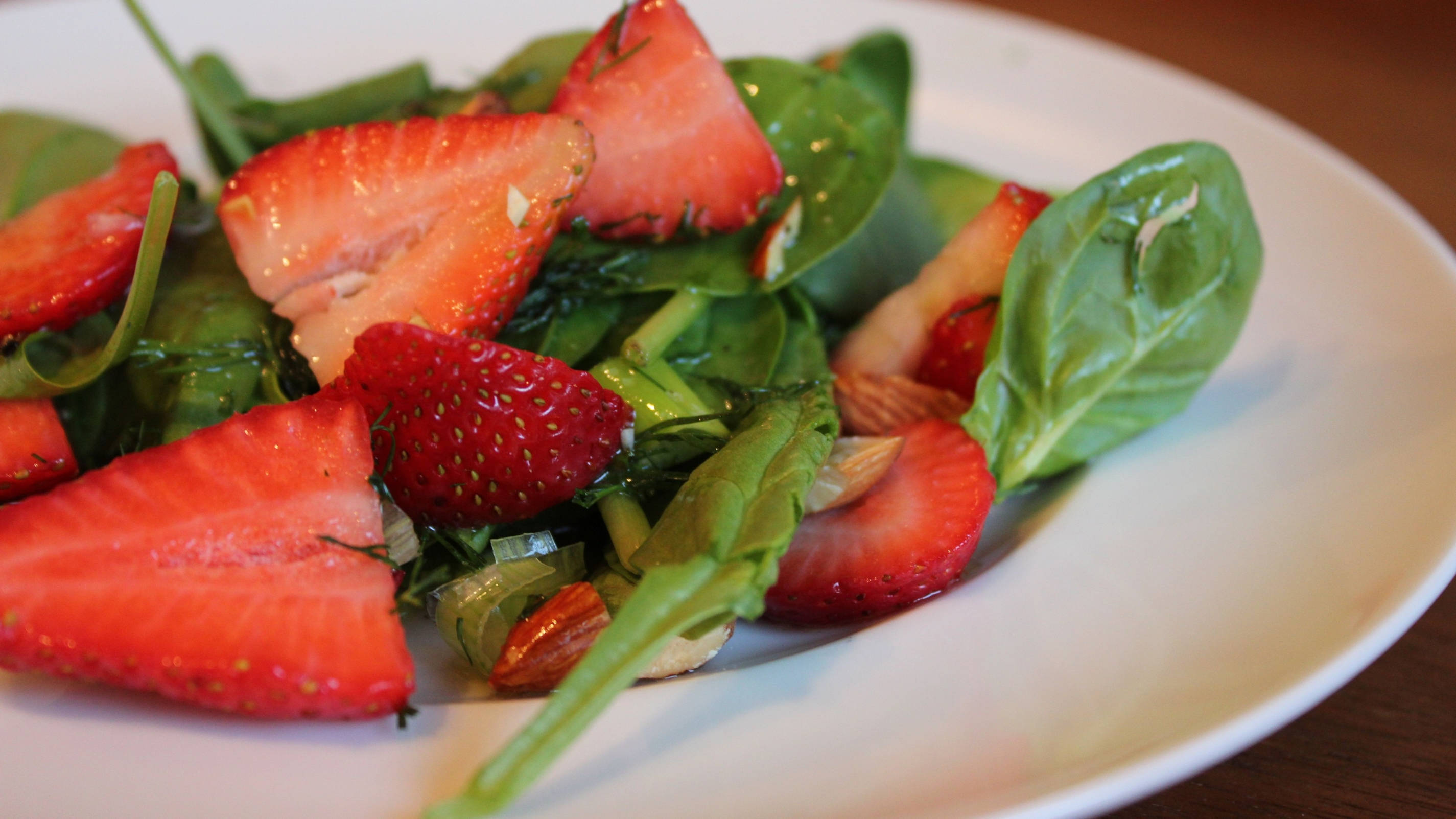 arugula, strawberries, spinach, 2K Desktop Wallpaper