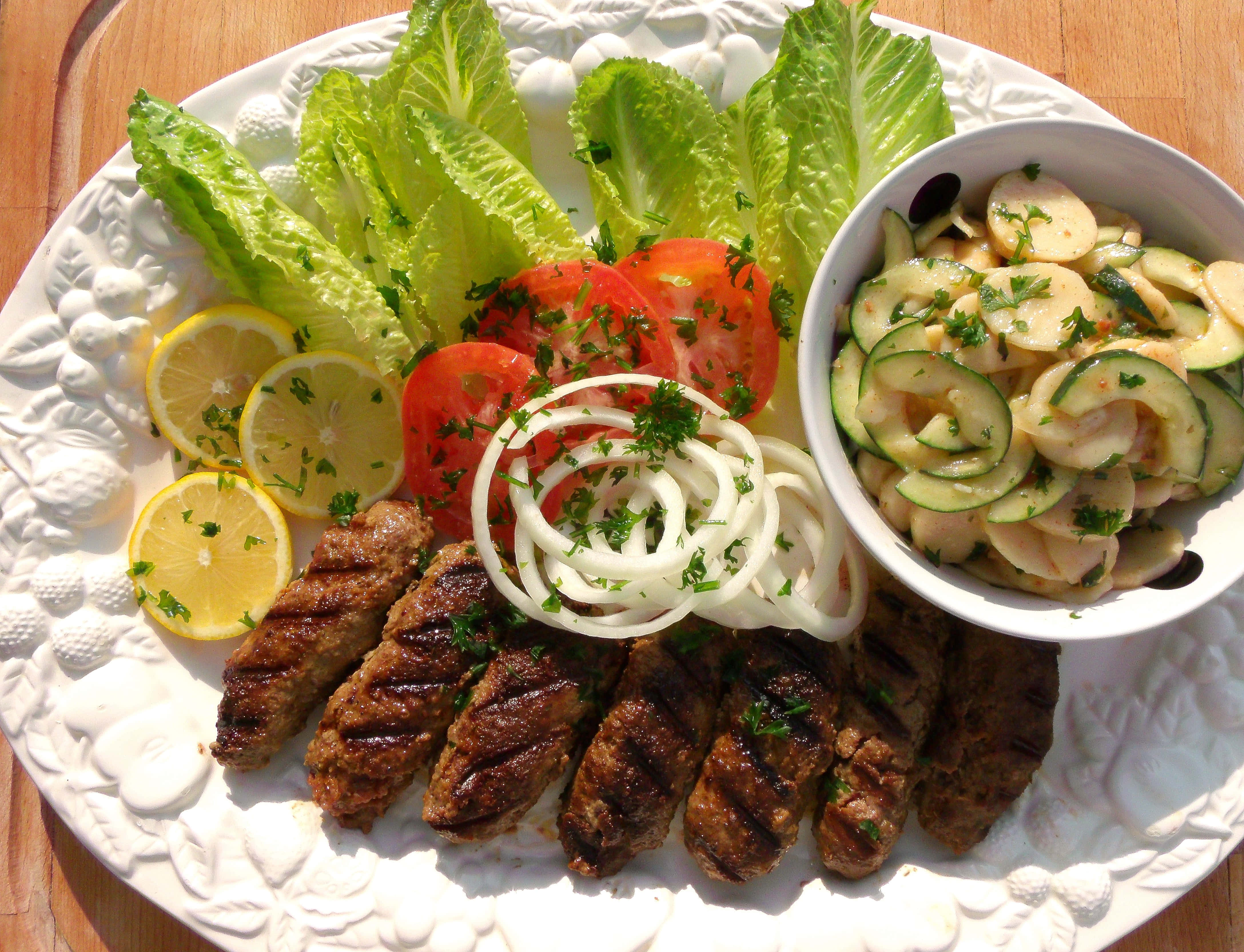 cevapi sausage, salad, zucchini, 4K Desktop Wallpaper