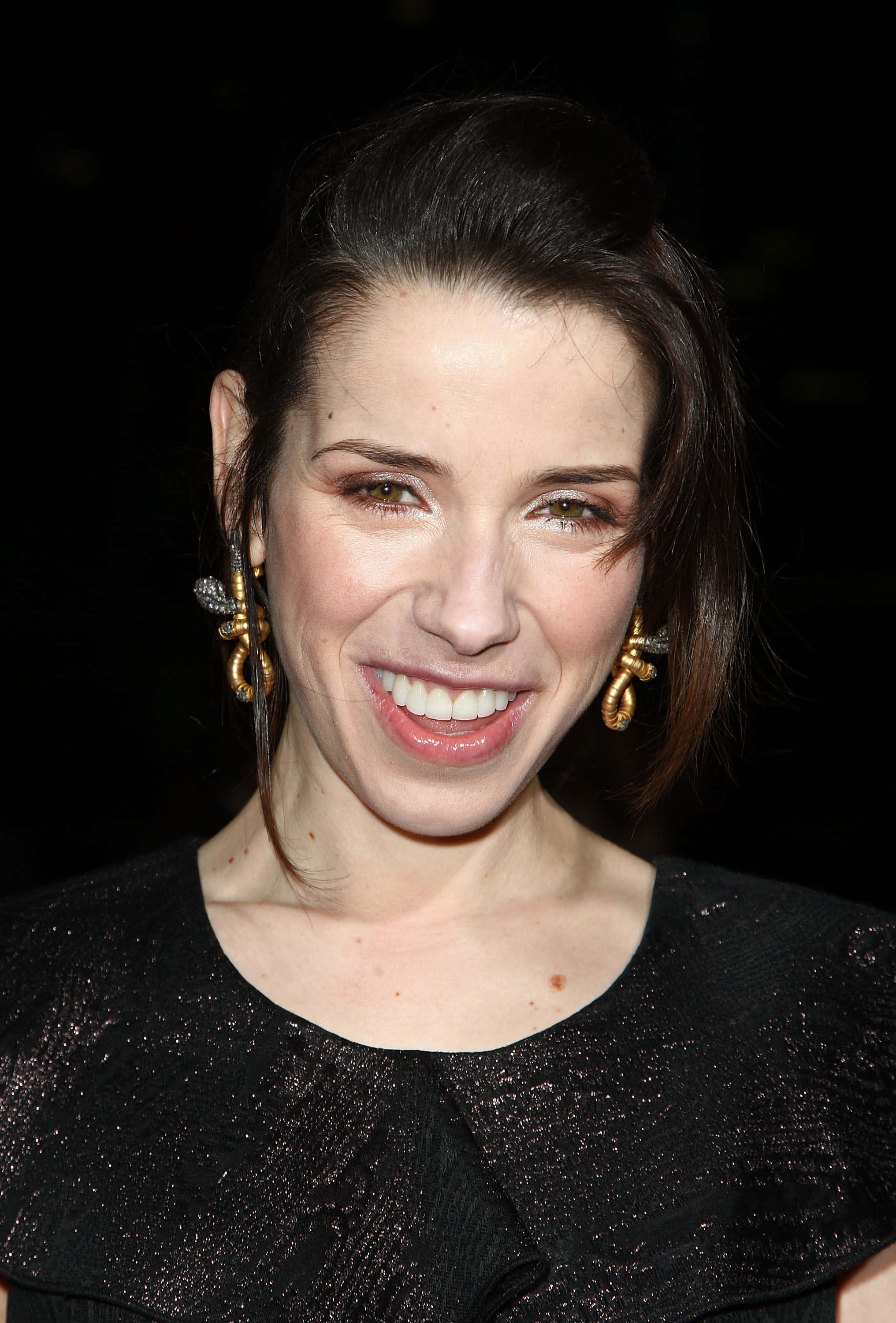 Sally Hawkins, black textured dress, gold earrings, 2K Phone Wallpaper