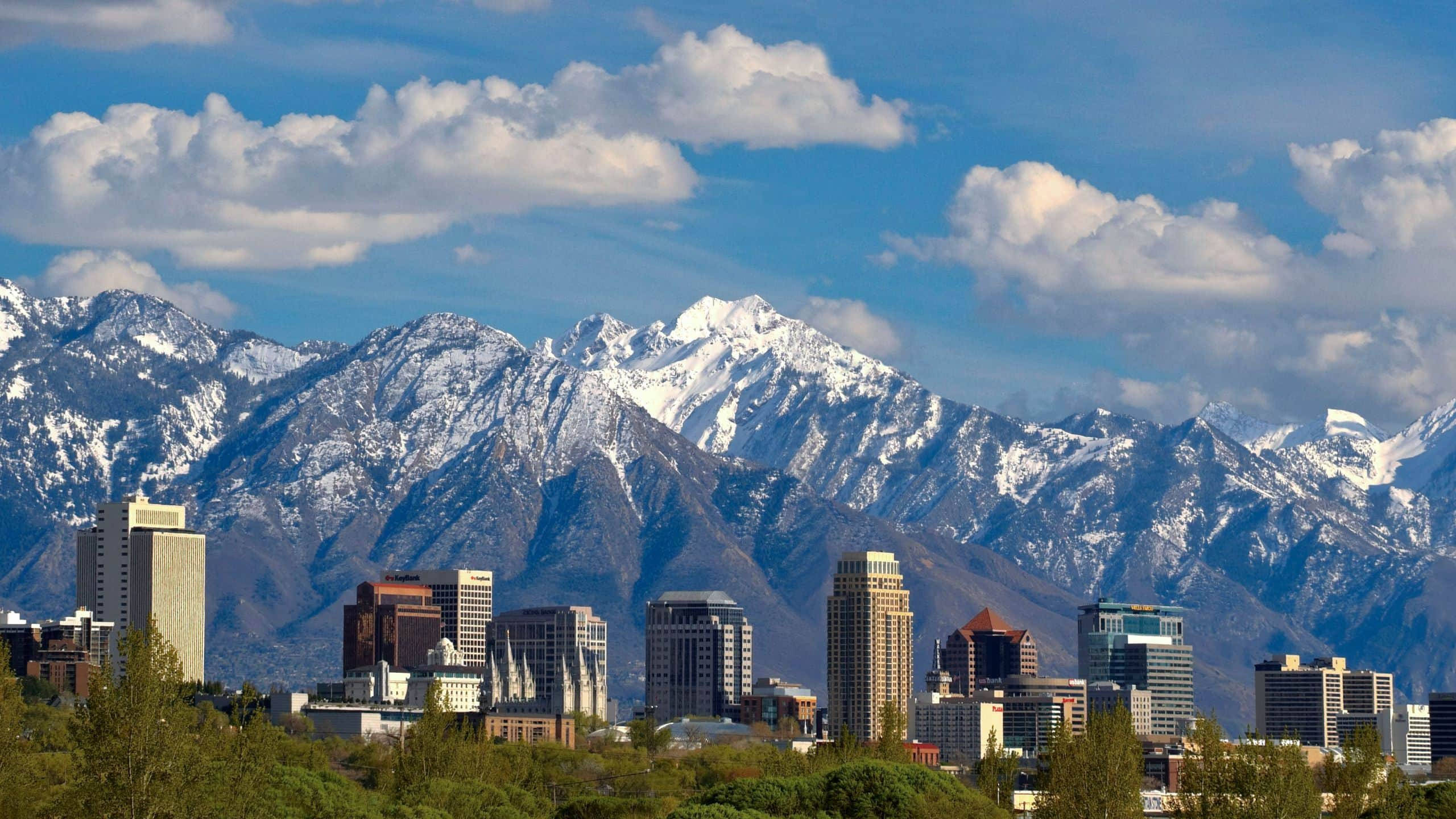 Salt Lake City, modern buildings, snow-capped mountain range, 2K Desktop Wallpaper