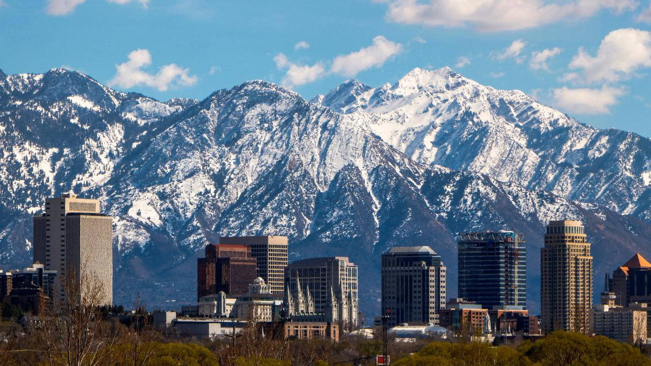 Salt Lake City, majestic mountains, modern city skyline, HD Desktop Wallpaper