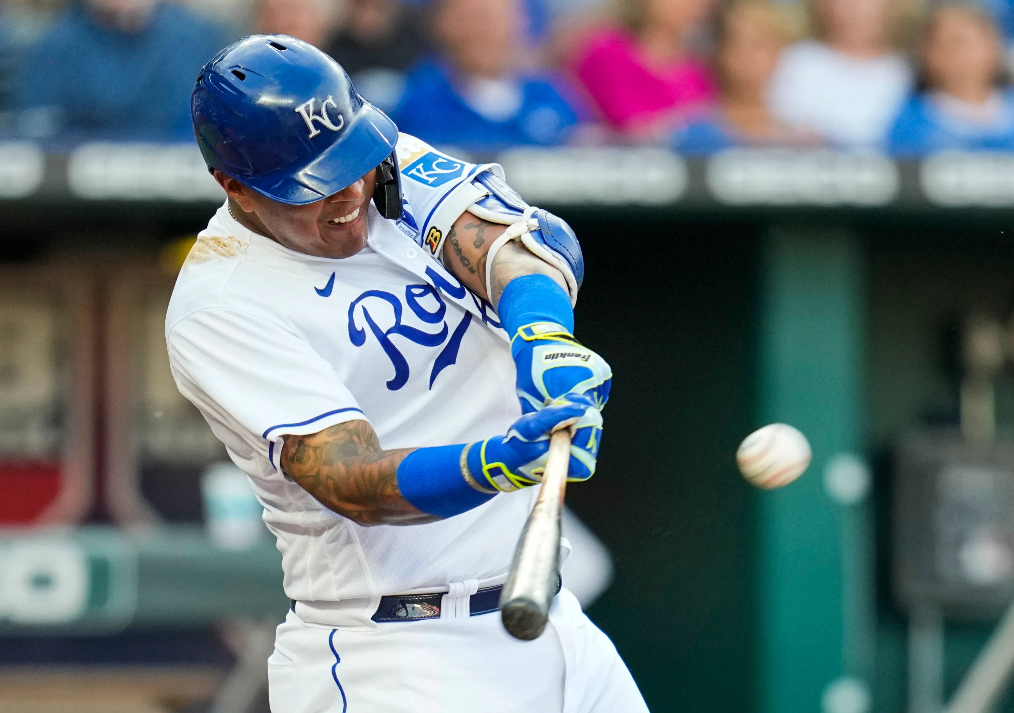 Salvador Perez, white and blue uniform, bat, 2K Desktop Wallpaper