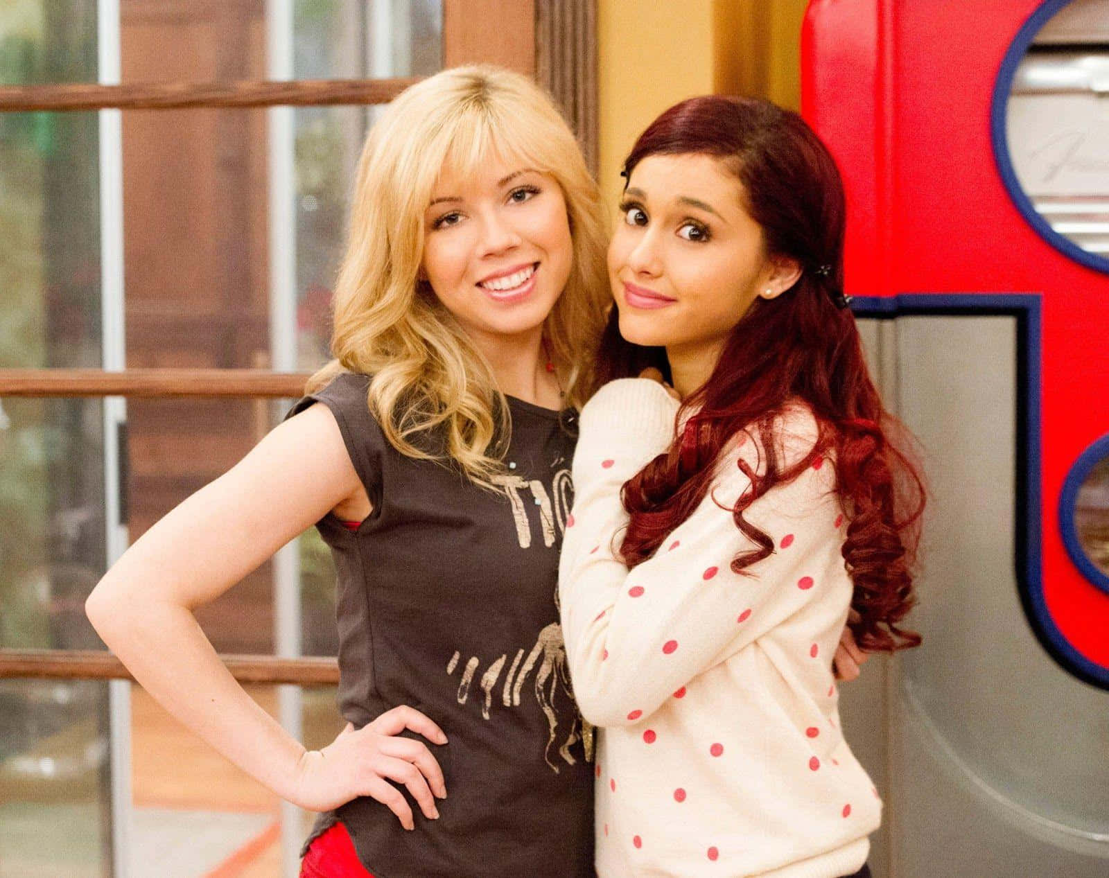 Sam And Cat, blonde hair, black graphic tee, HD Desktop Wallpaper