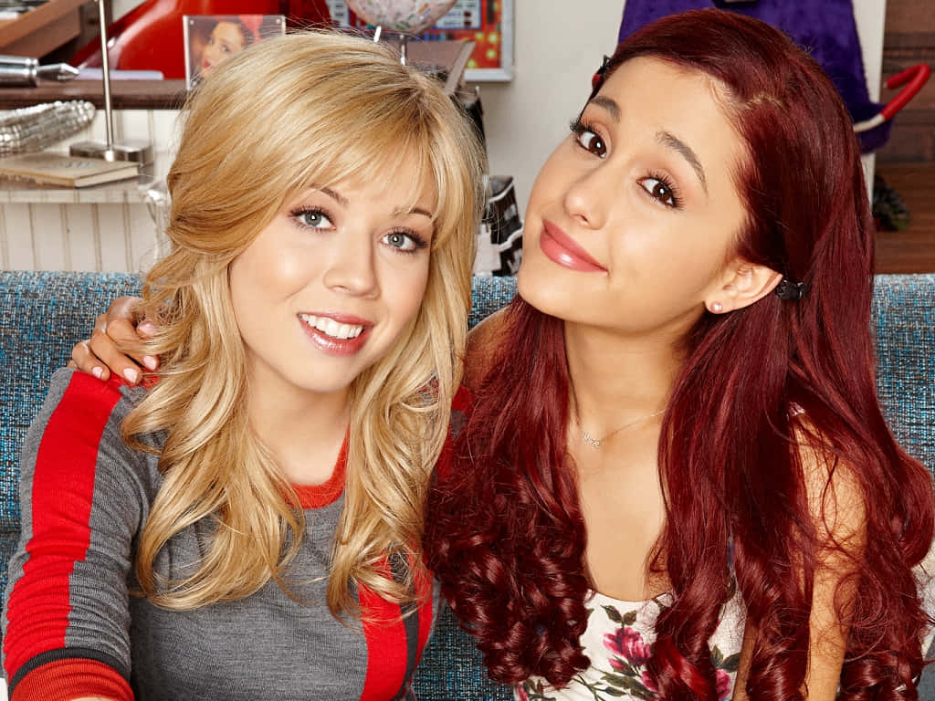 Sam And Cat, blonde and red hair, blue couch, SD Desktop Wallpaper