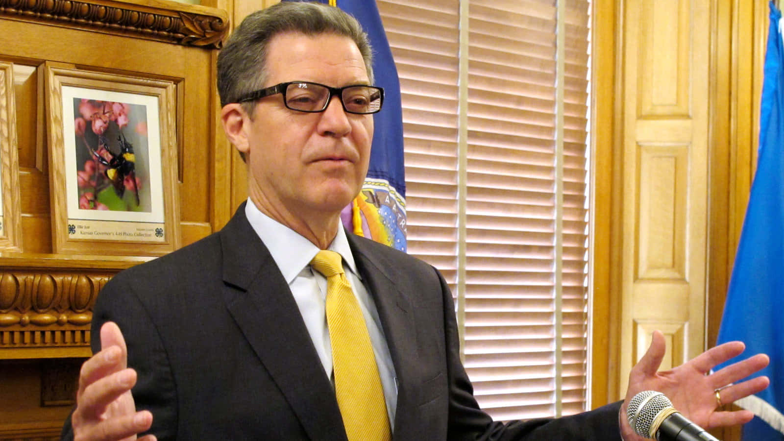 Sam Brownback, suit, yellow tie, HD Desktop Wallpaper