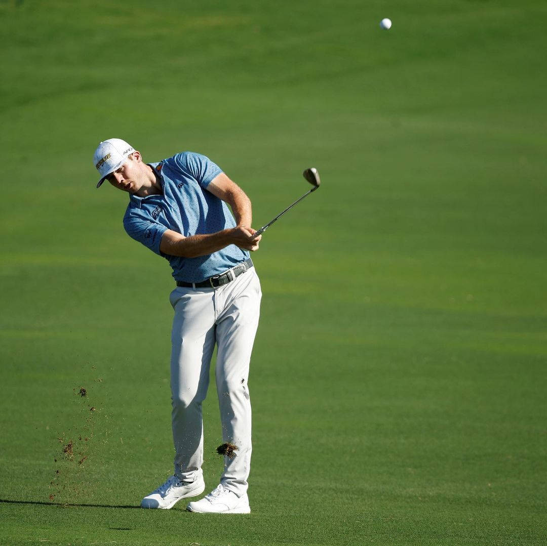 Sam Burns, blue shirt, white cap, SD Desktop Wallpaper