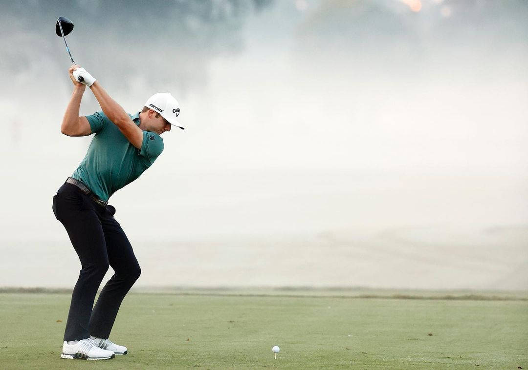 Sam Burns, teal shirt, golf club, SD Desktop Wallpaper