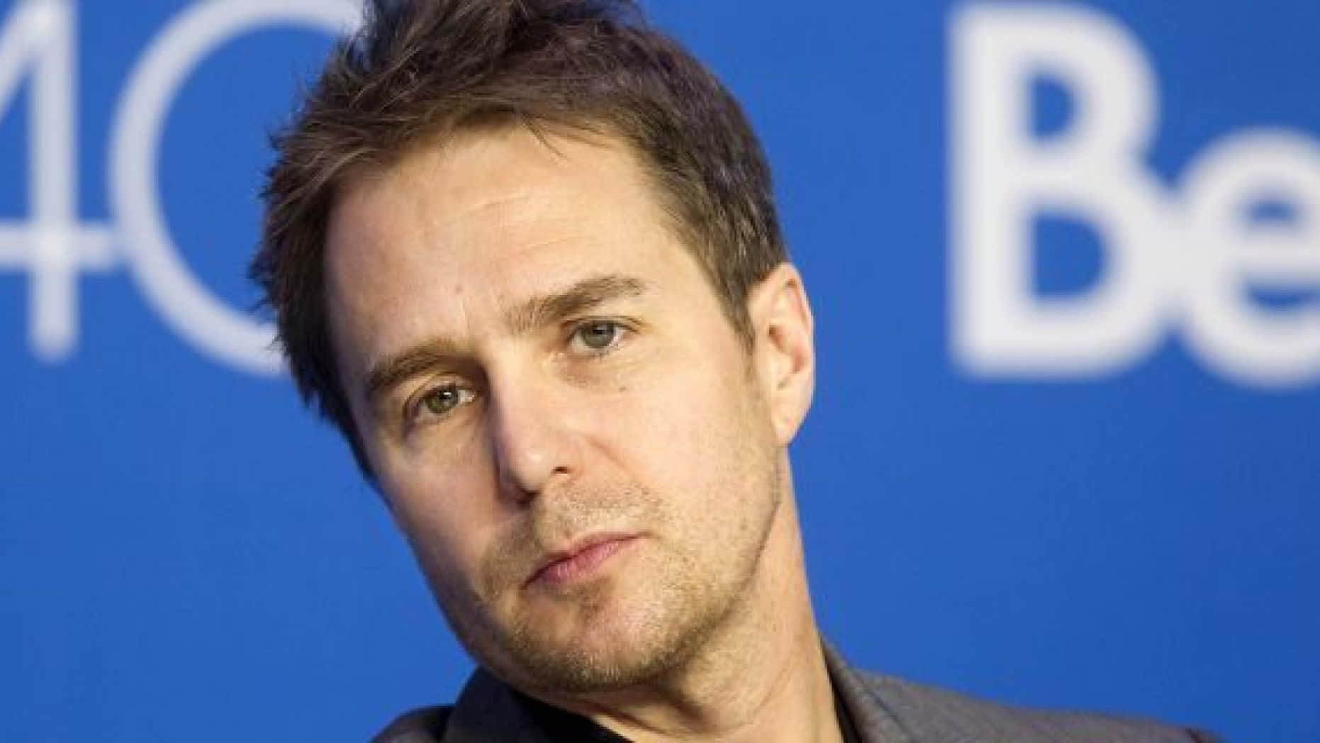 Sam Rockwell, candid paparazzi photography, blue background, HD Desktop Wallpaper