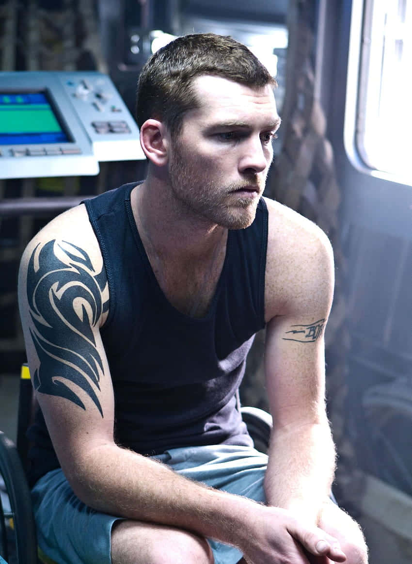 Sam Worthington, tribal tattoo, dimly lit futuristic room, SD Phone Wallpaper