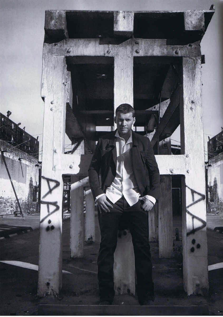 Sam Worthington, black and white, dark jacket, SD Phone Wallpaper