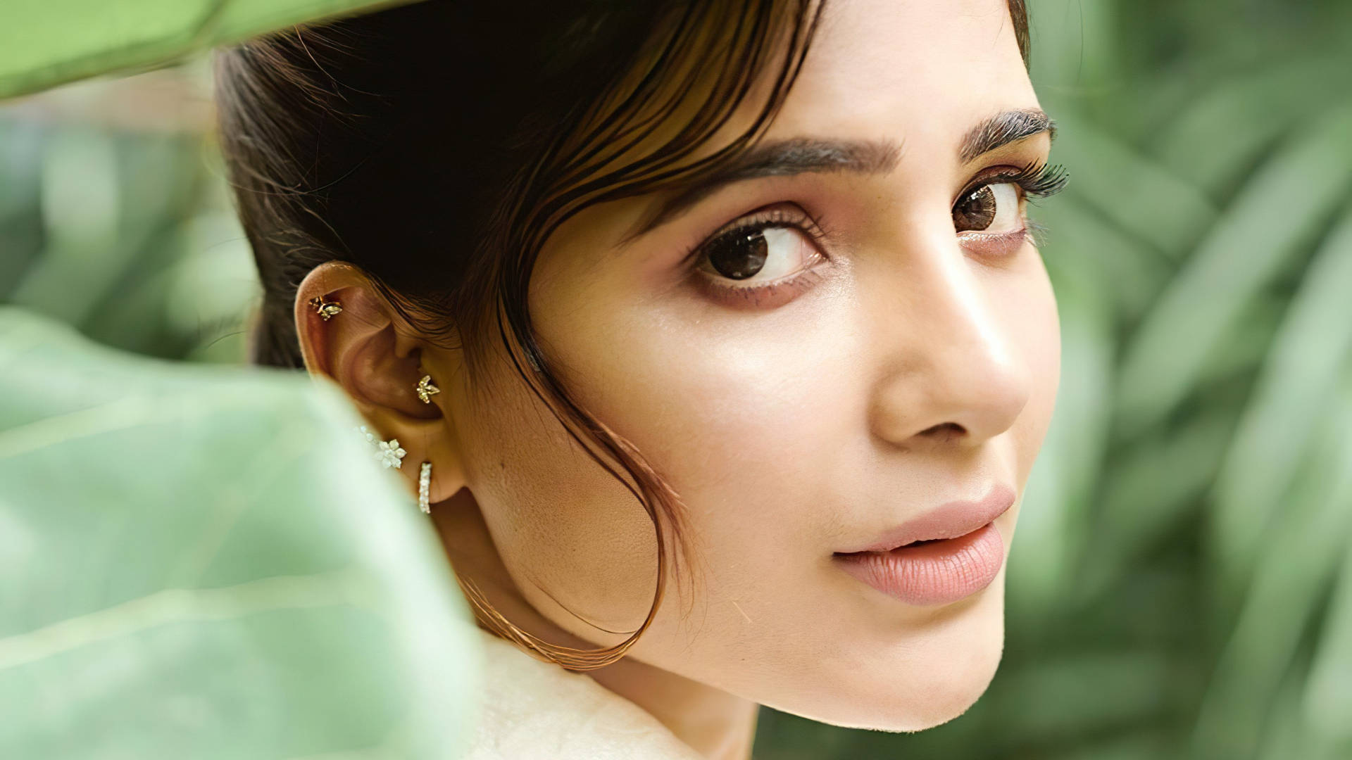 Samantha, clean cute hd, dark hair, Full HD Desktop Wallpaper