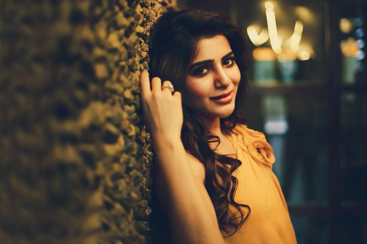 Samantha Night, yellow top, textured wall, SD Desktop Wallpaper