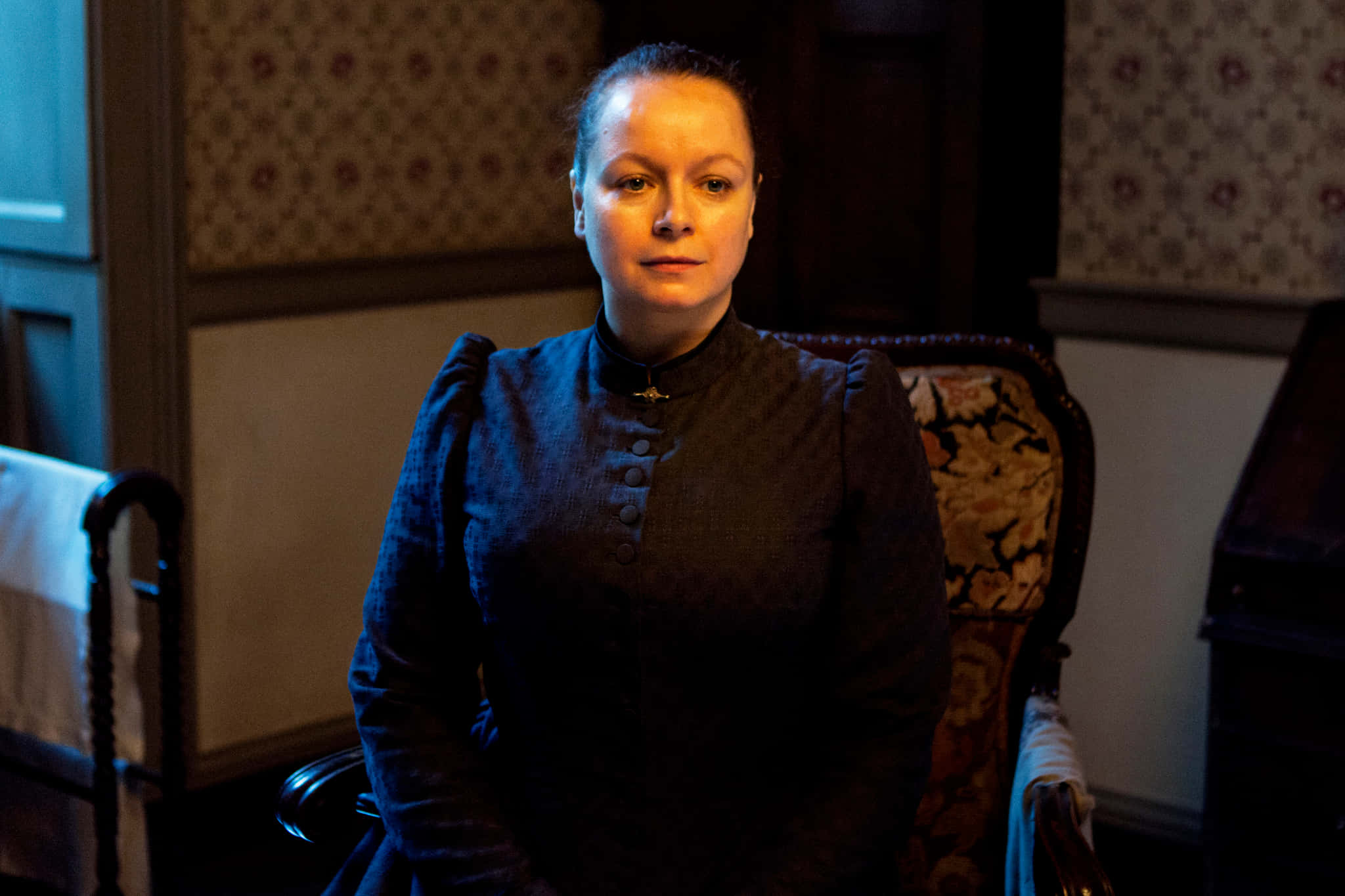 Samantha Morton, dark vintage dress, ornate chair, Full HD Desktop Wallpaper