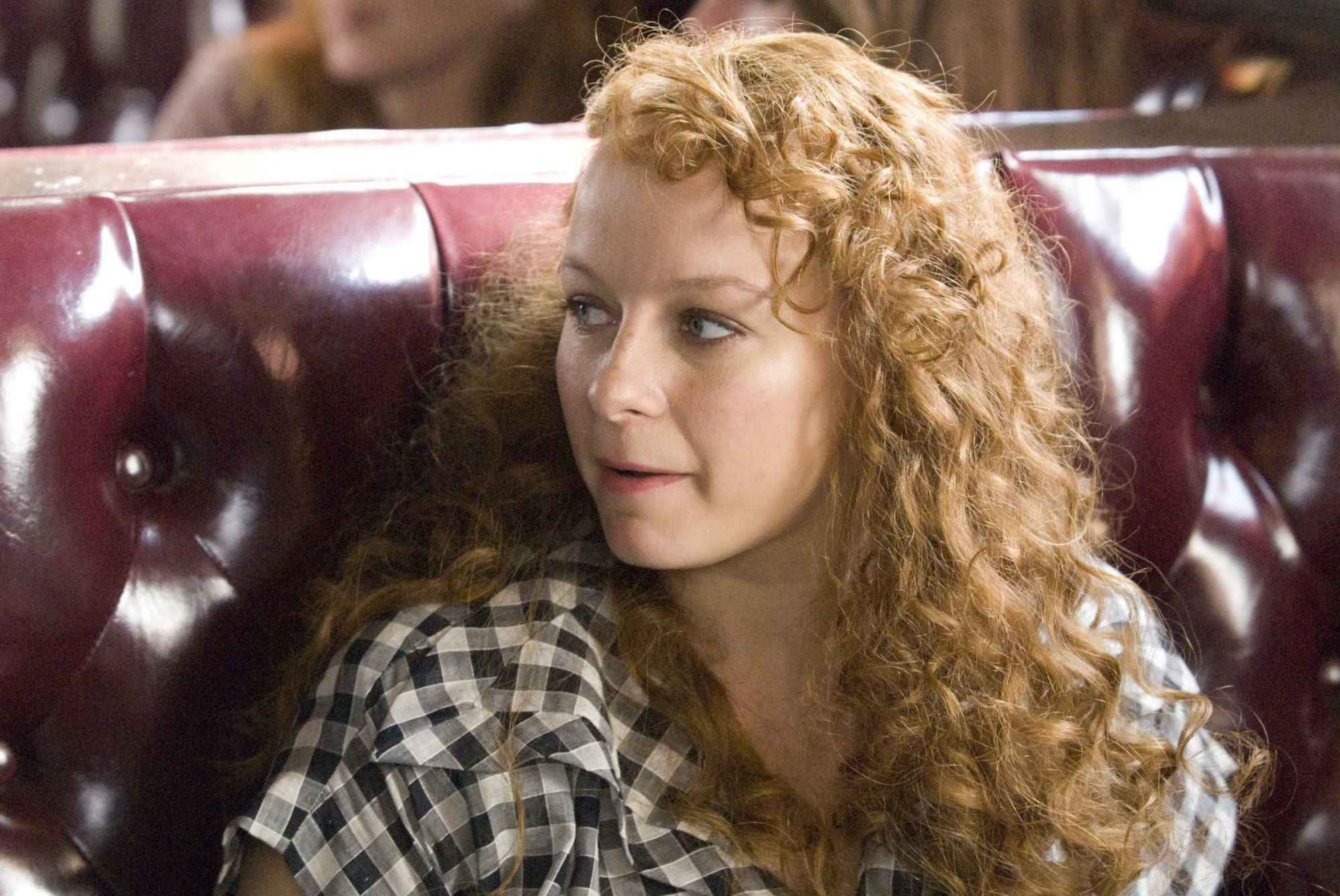 Samantha Morton, plush red tufted leather couch, checkered shirt, Full HD Desktop Wallpaper