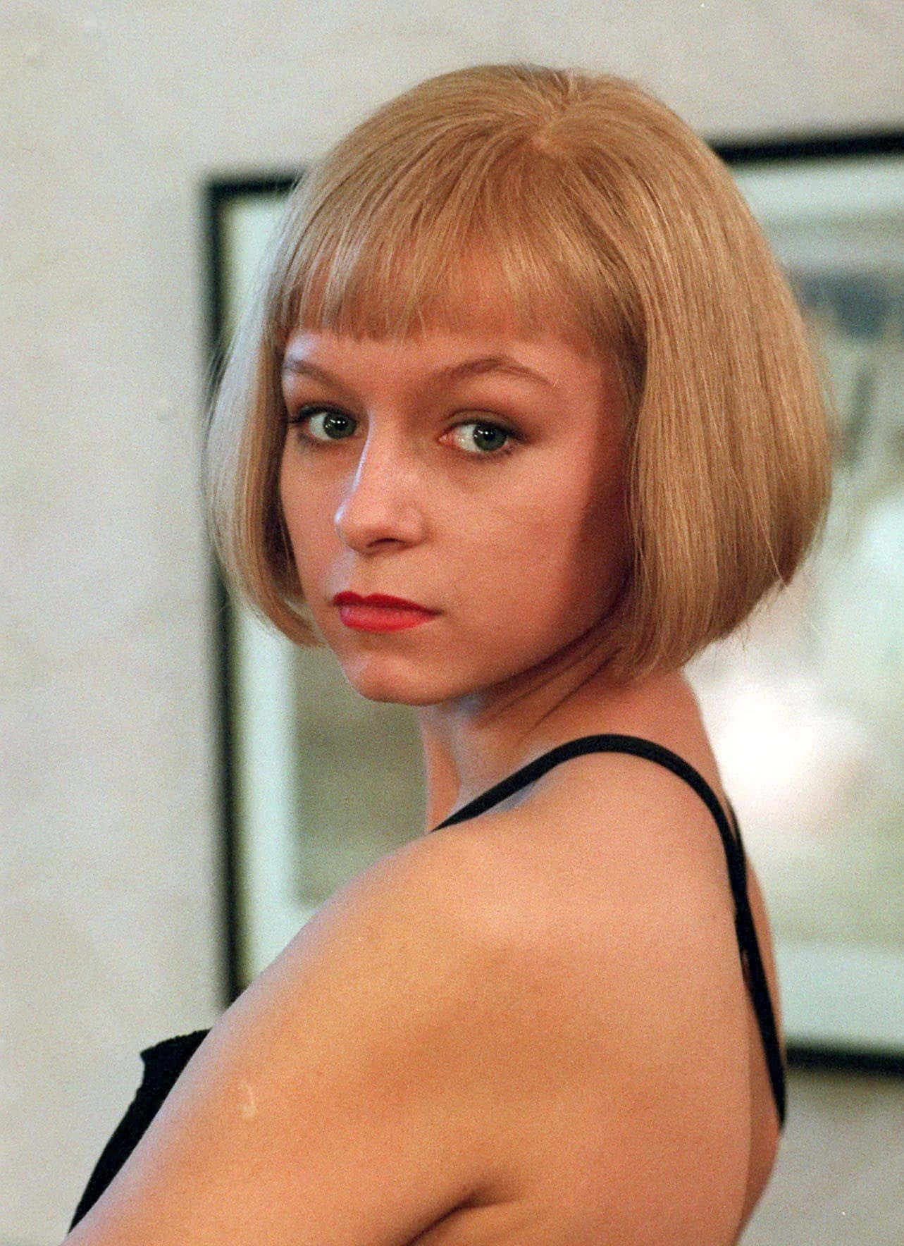 Samantha Morton, blonde bob, red lips, HD Phone Wallpaper