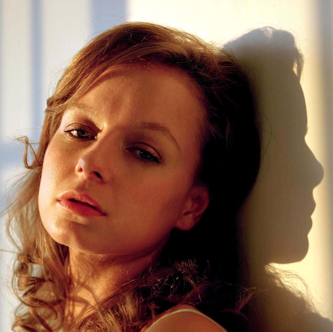 Samantha Morton, wavy brown hair, warm sunlight, HD Desktop Wallpaper
