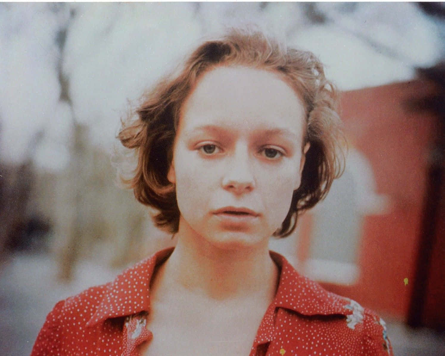 Samantha Morton, red polka-dot shirt, tousled brown hair, HD Desktop Wallpaper