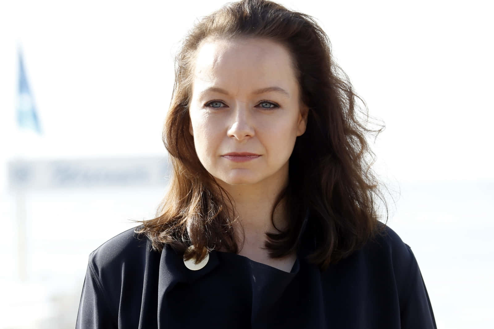 Samantha Morton, black coat, gold button, HD Desktop Wallpaper