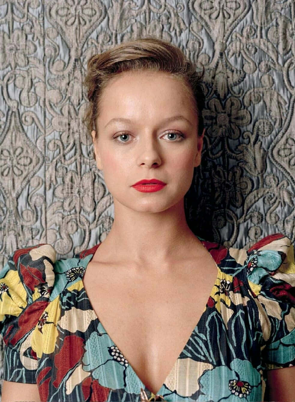 Samantha Morton, bold red lips, styled hair, HD Phone Wallpaper