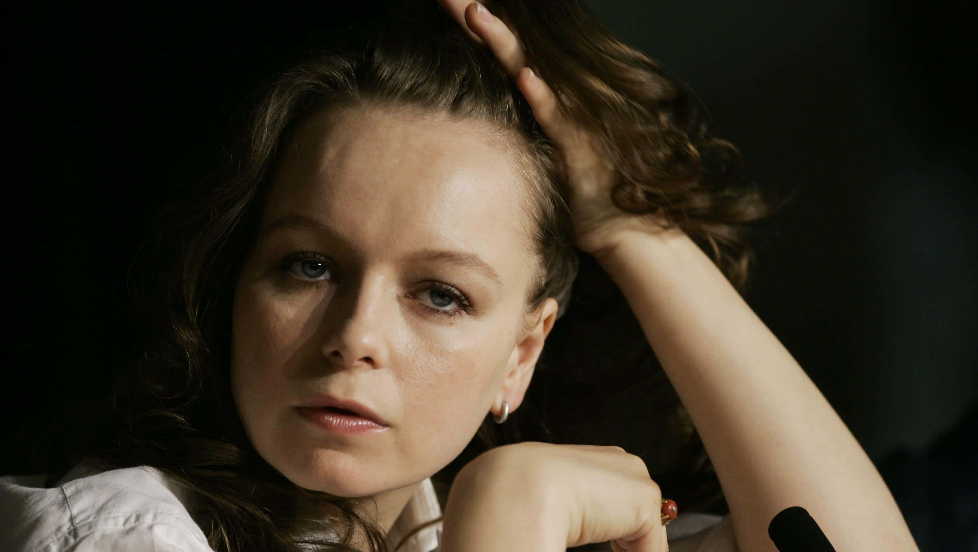 Samantha Morton, dark hair, blue eyes, 2K Desktop Wallpaper