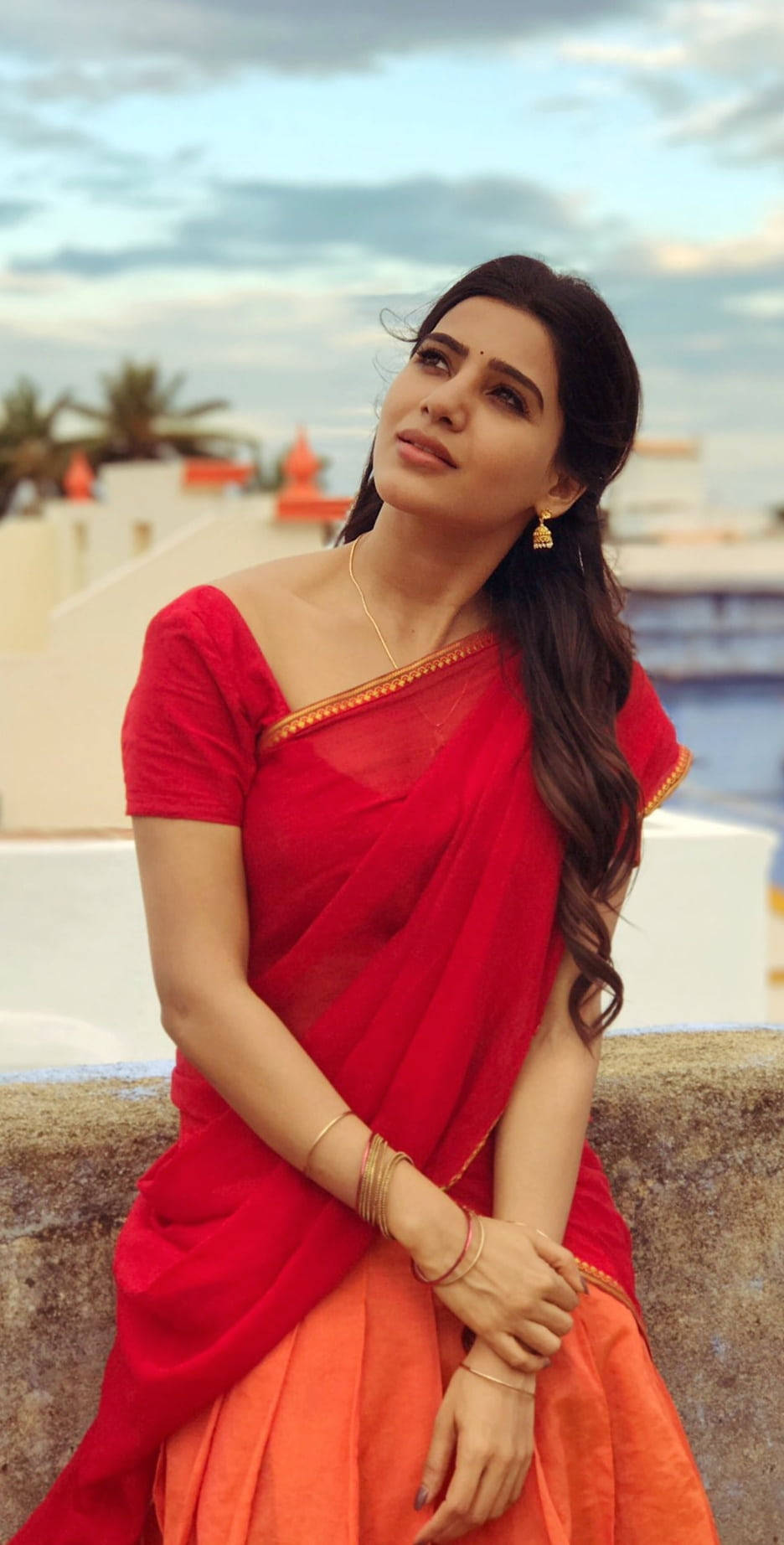 Samantha Saree, vibrant red and orange saree, gold trim, HD Phone Wallpaper