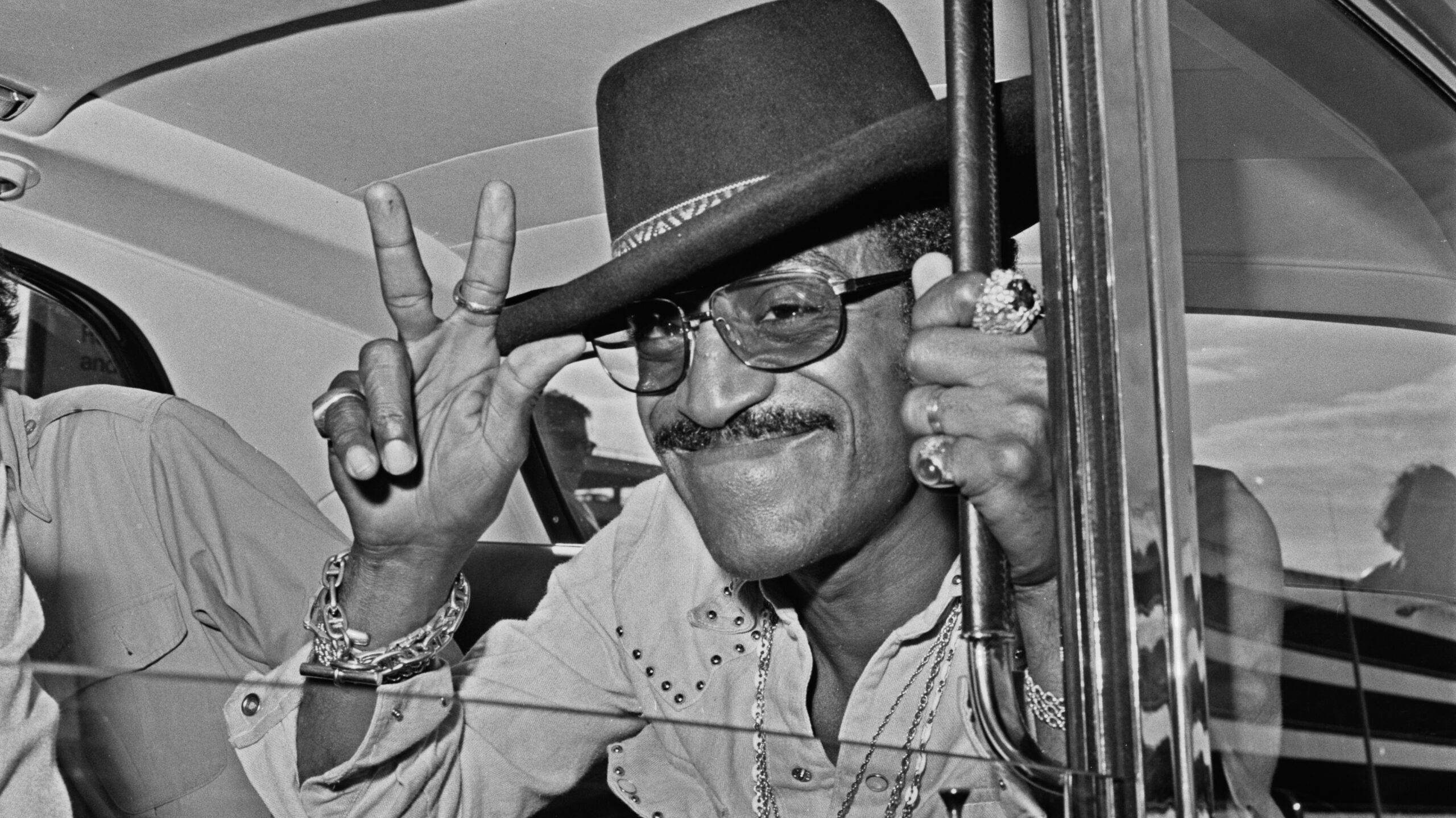 Sammy Davis Jr, hat, glasses, 2K Desktop Wallpaper