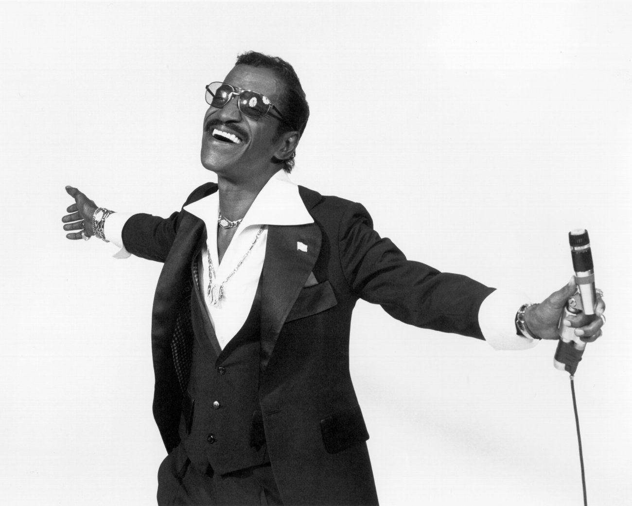 Sammy Davis Jr, 1970 Performance, sharp suit, HD Desktop Wallpaper
