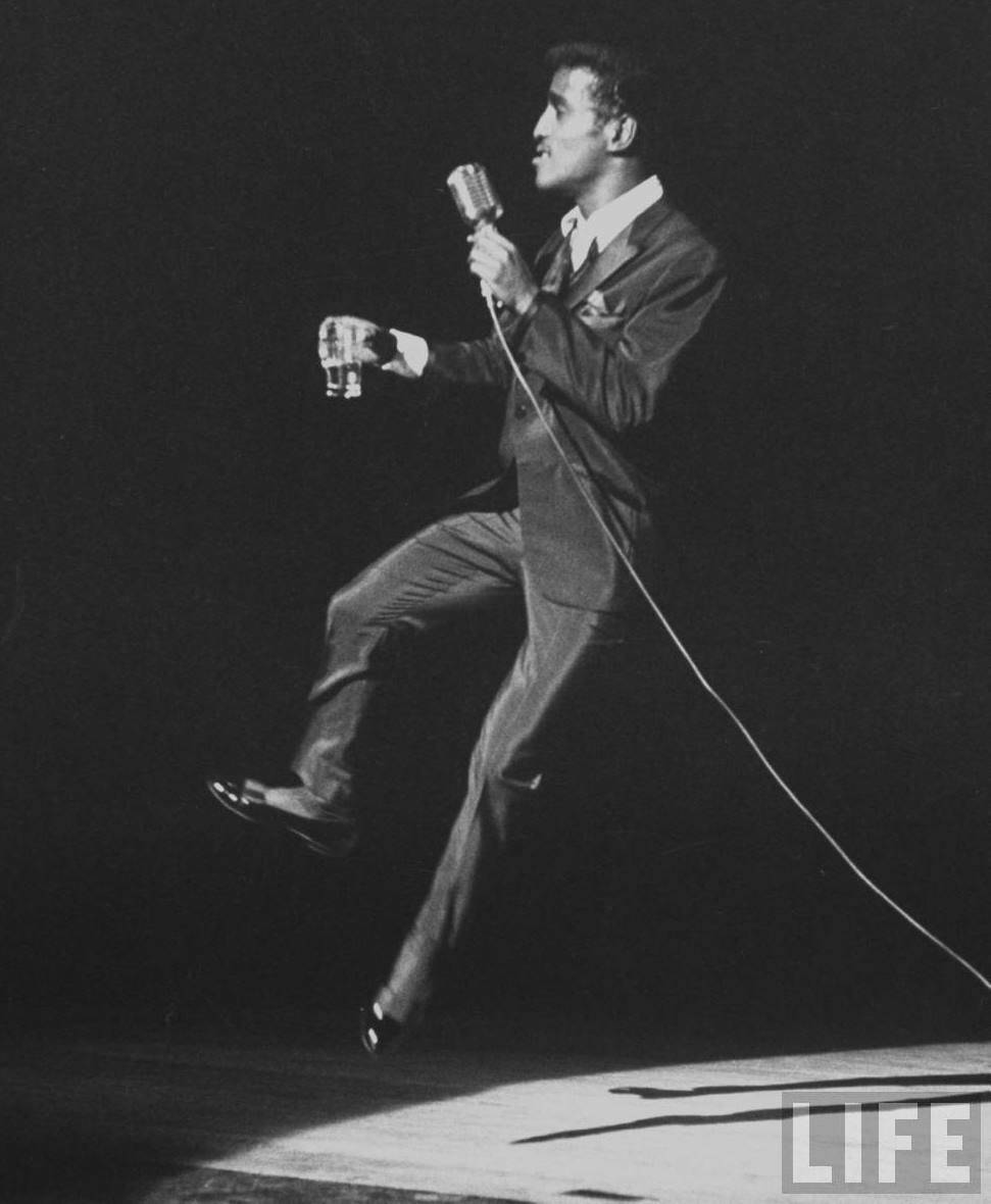 Sammy Davis Jr, 1960 Share Benefit for Mental Health, black and white photo, SD Phone Wallpaper