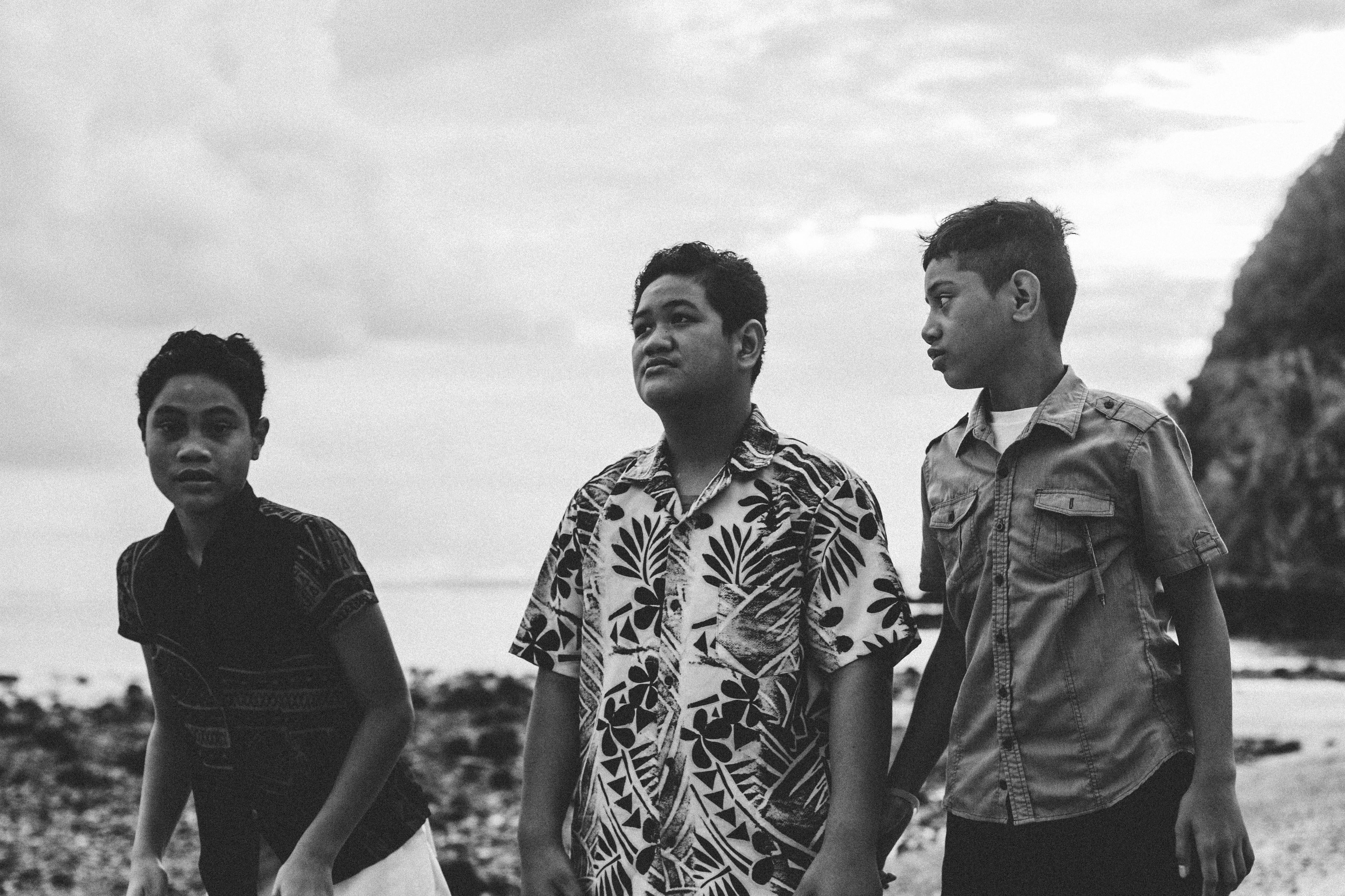 young native Samoa people, rocky shoreline, horizon, 5K Desktop Wallpaper
