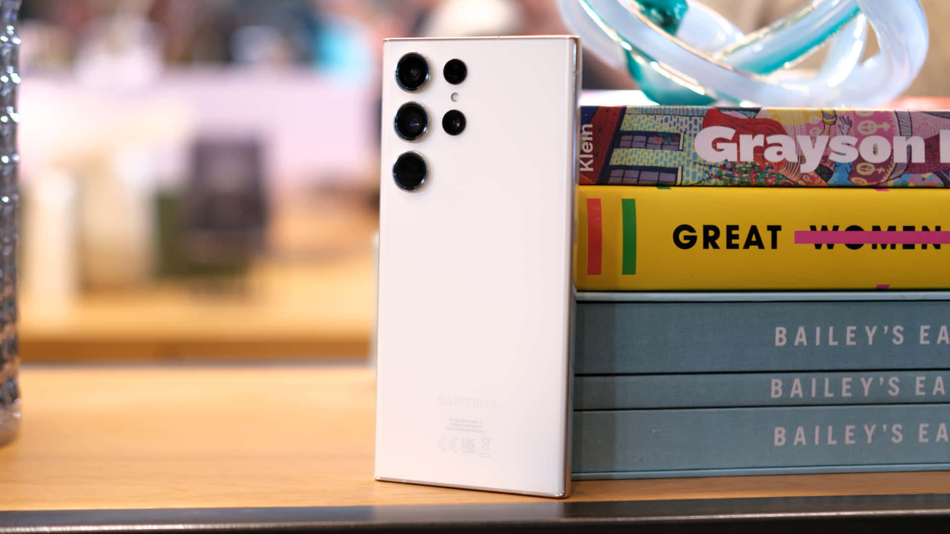 Samsung S23 Ultra, cream color, stacked books, Full HD Desktop Wallpaper