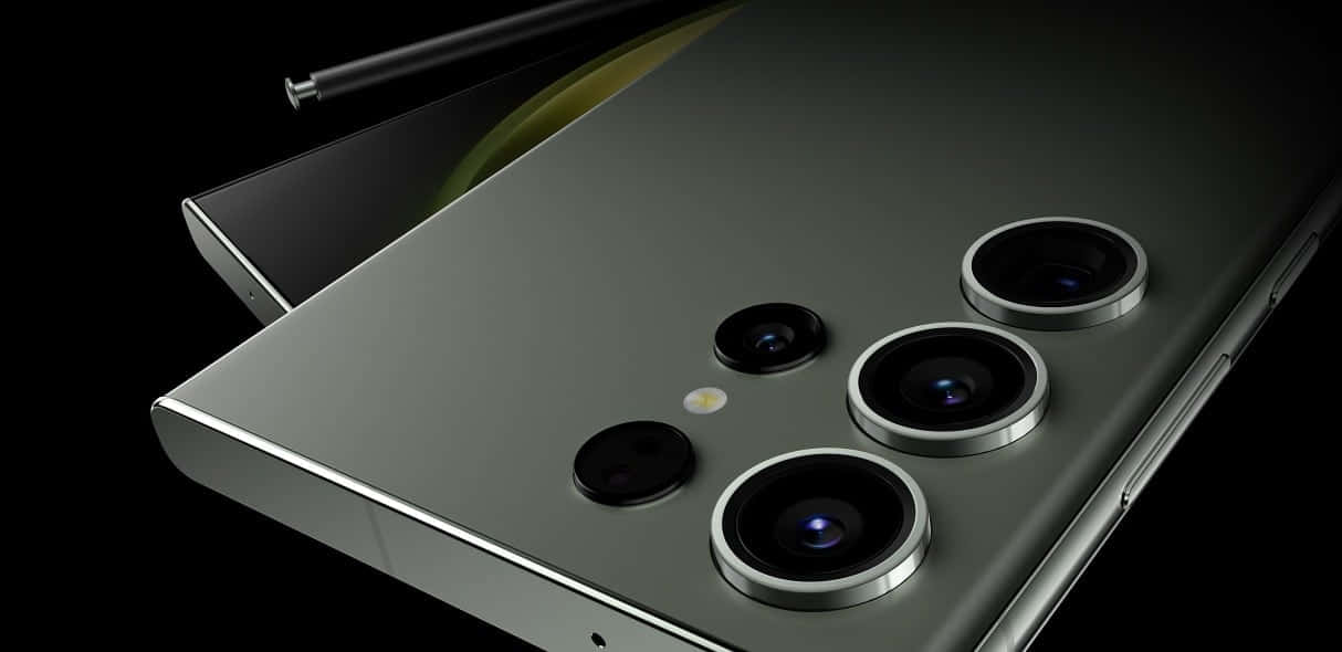 Samsung S23 Ultra, silver, four camera lenses, SD Desktop Wallpaper