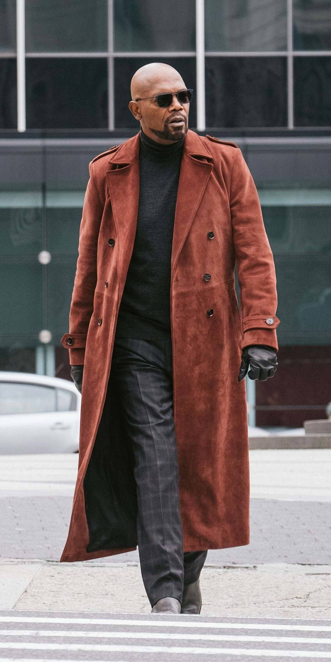 Samuel L Jackson, rust-colored suede trench coat, black gloves, Full HD Phone Wallpaper