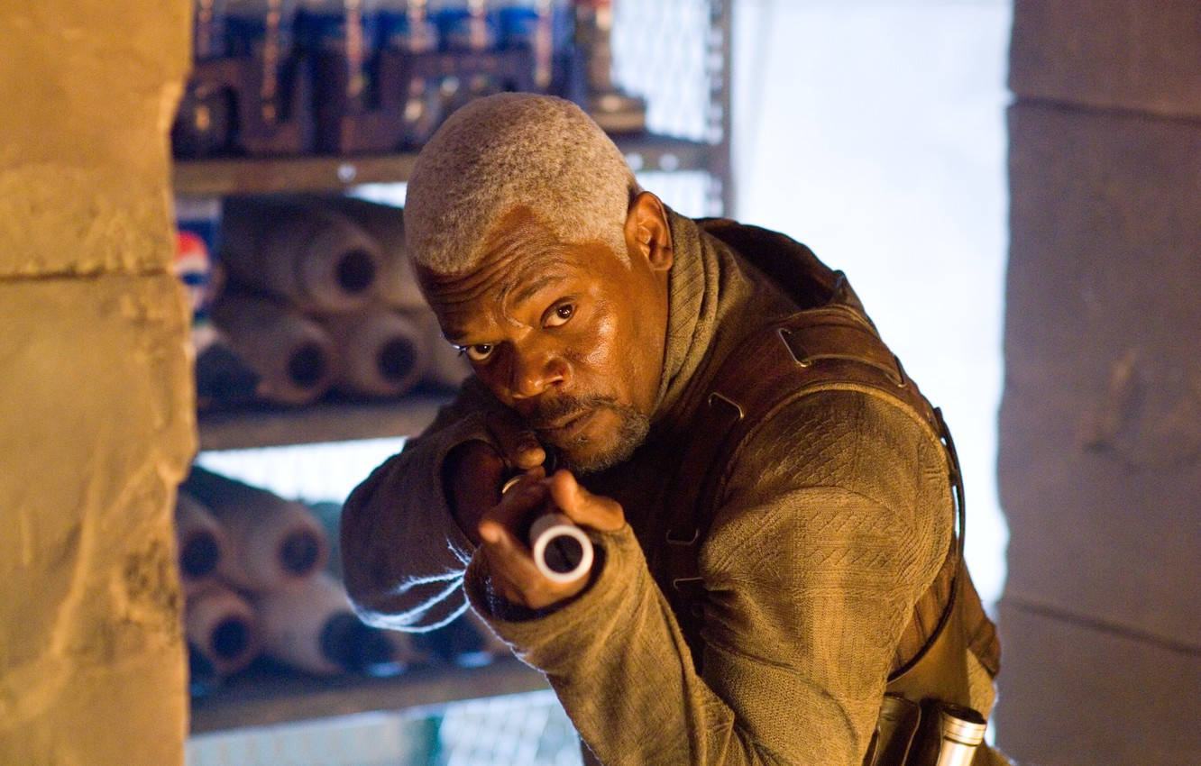 Samuel L Jackson, rifle, dimly lit, HD Desktop Wallpaper
