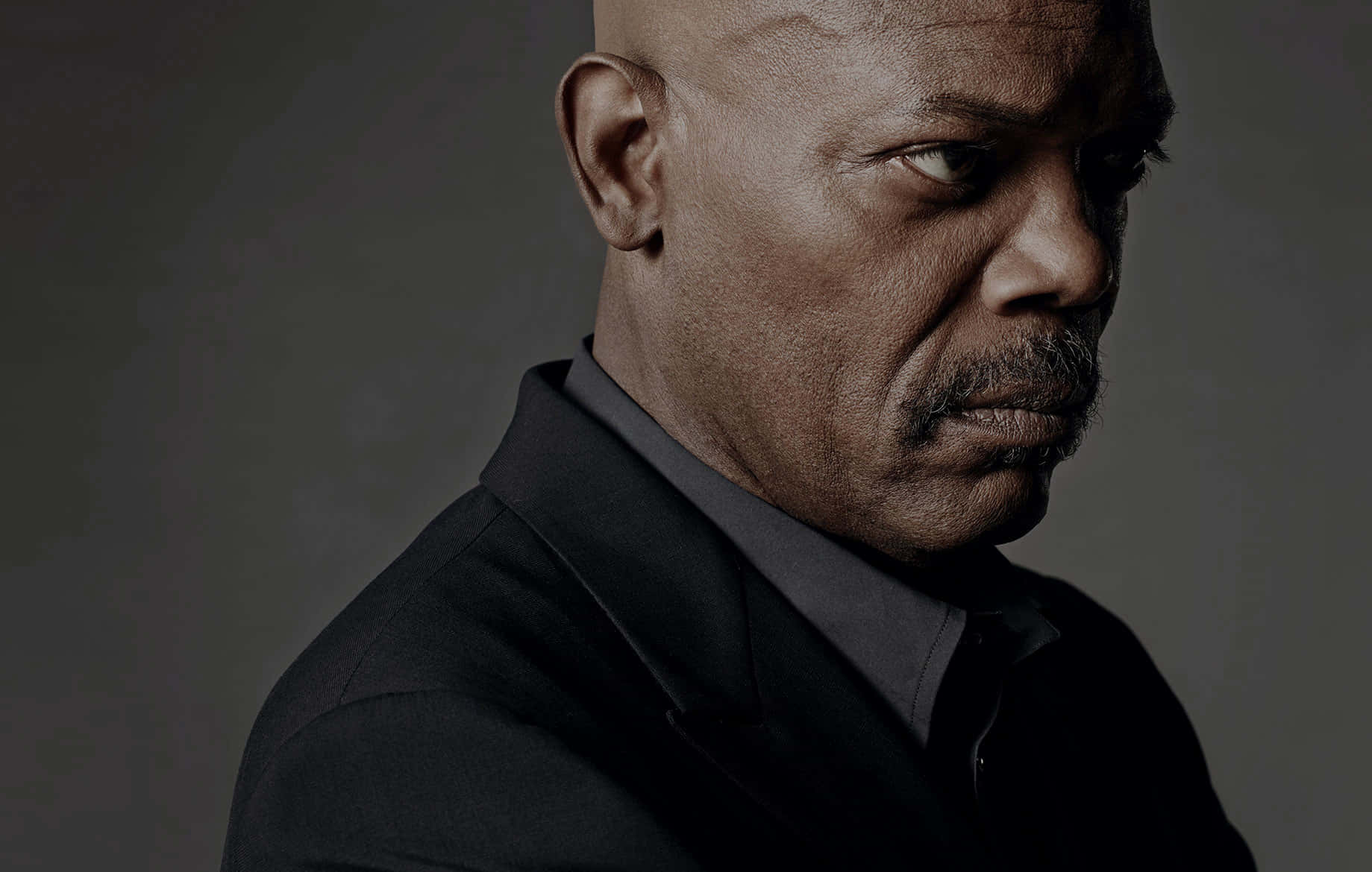 Samuel L Jackson, dark suit, intense gaze, HD Desktop Wallpaper