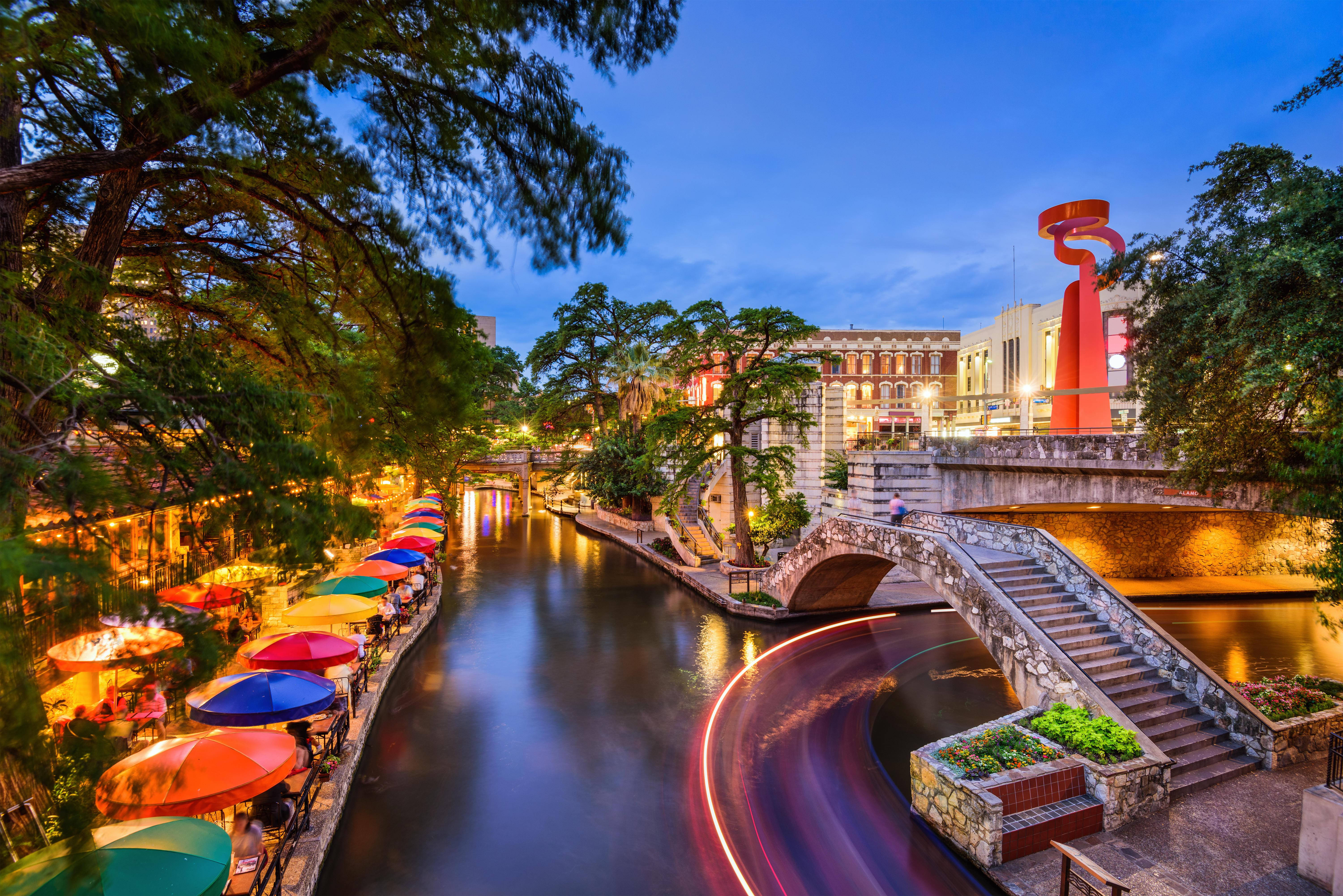 San Antonio, canal, colorful umbrellas, 5K Desktop Wallpaper