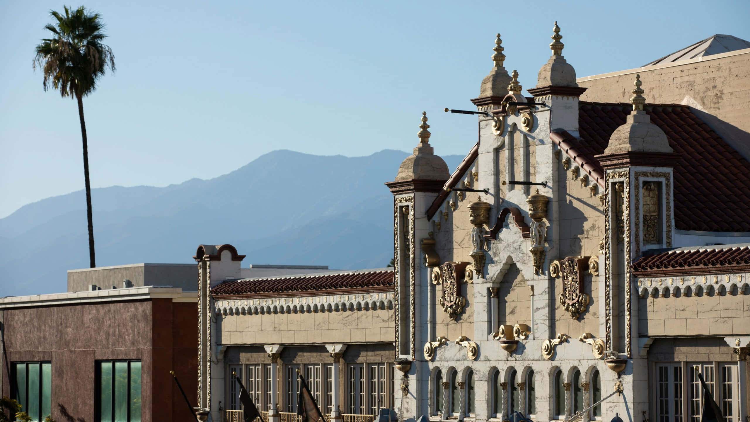 San Bernardino, Spanish Revival building, gold detailing, 2K Desktop Wallpaper