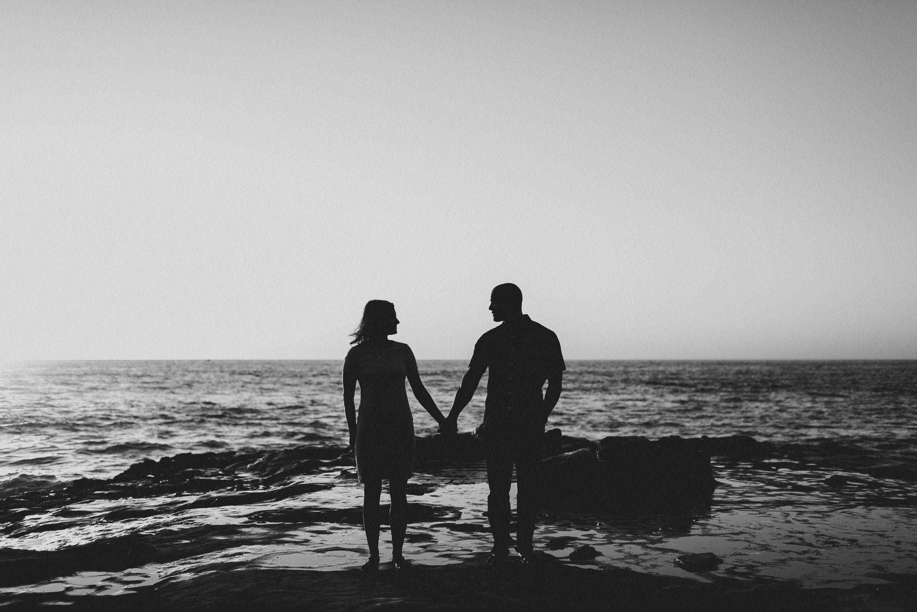 San Diego Beach, silhouetted couple, rocky shore, HD Desktop Wallpaper