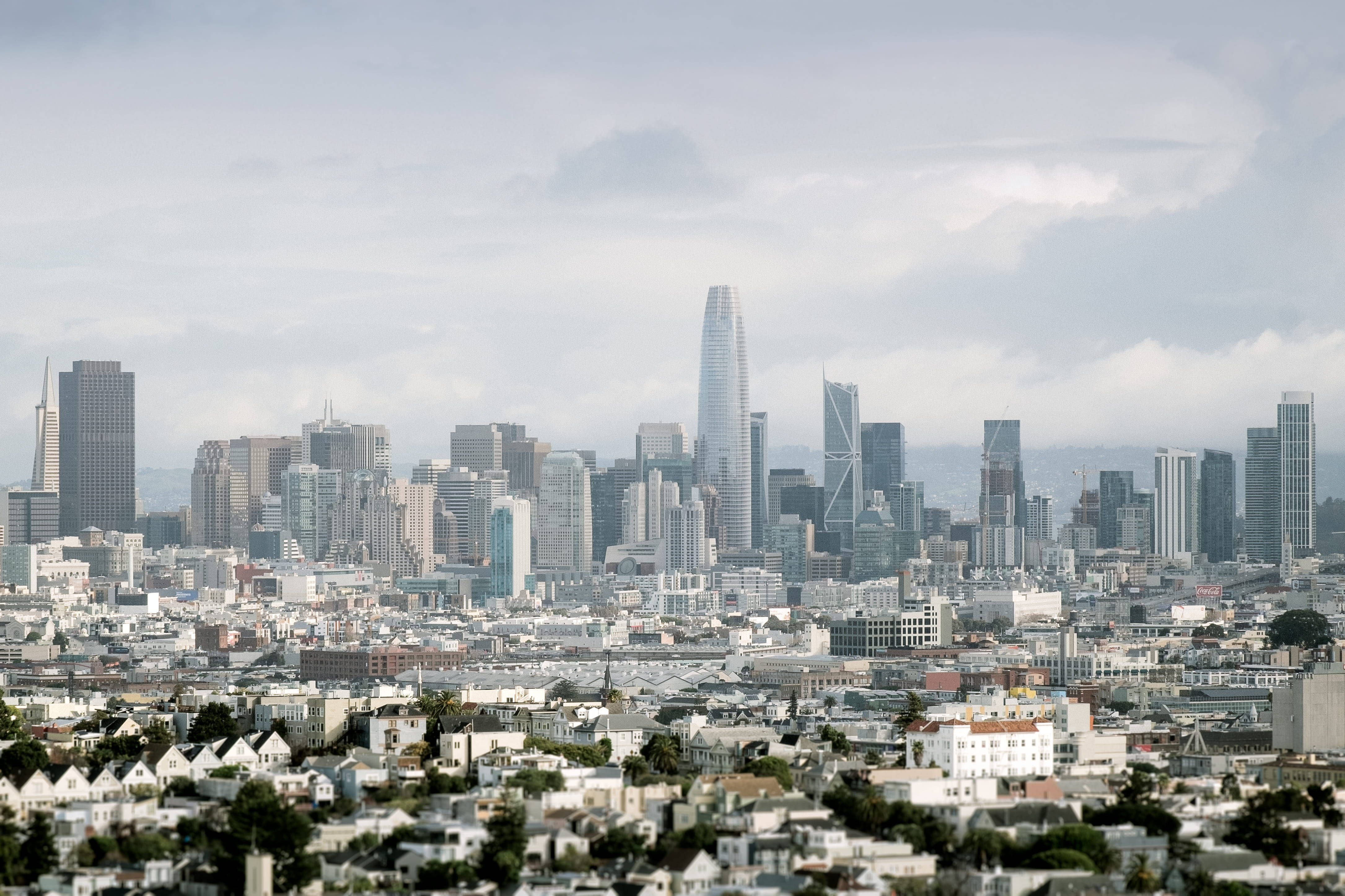 San Francisco skyline, modern skyscrapers, residential neighborhoods, 4K Desktop Wallpaper