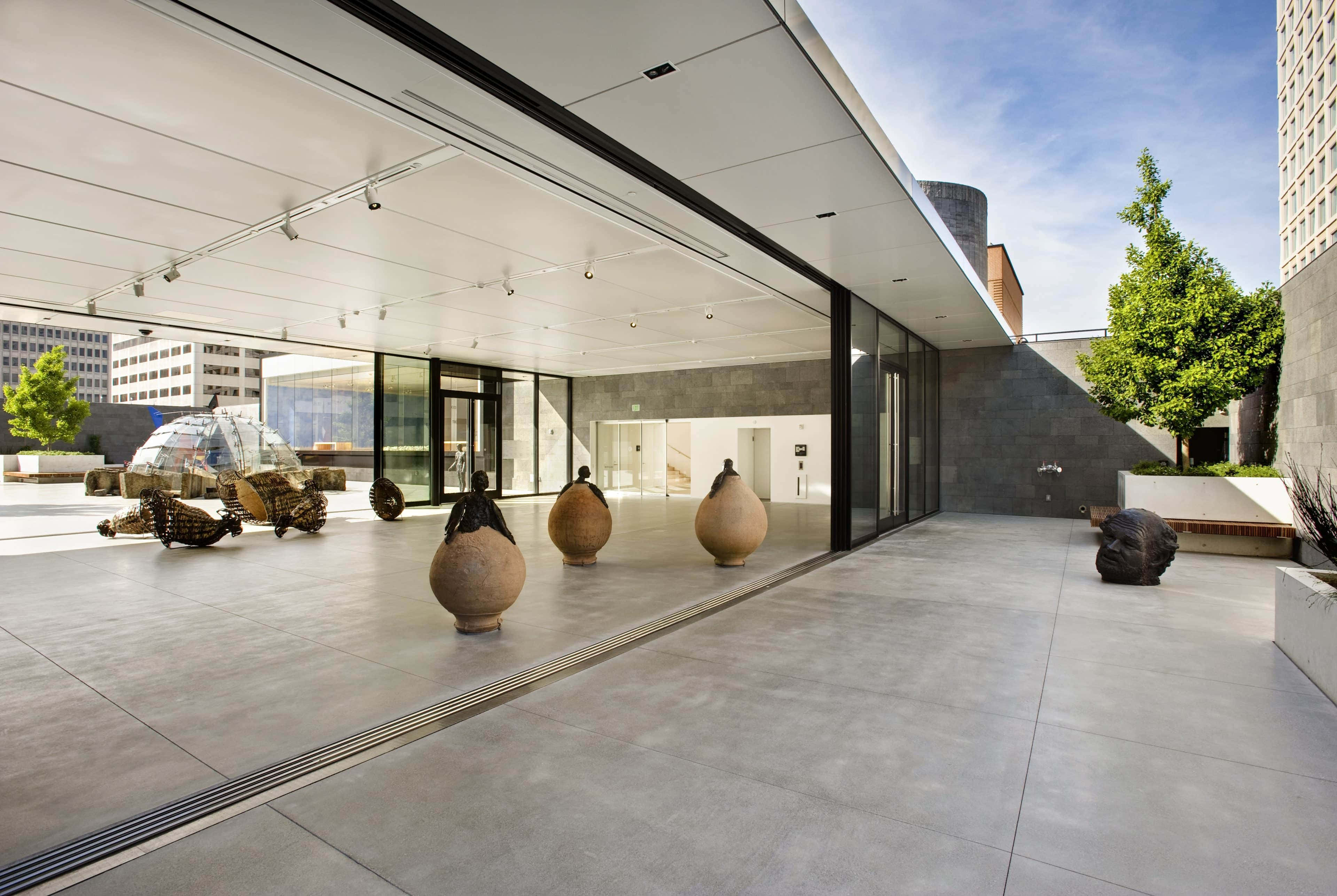 San Francisco Museum Of Modern Art, glass and concrete building, abstract sculptures, 4K Desktop Wallpaper