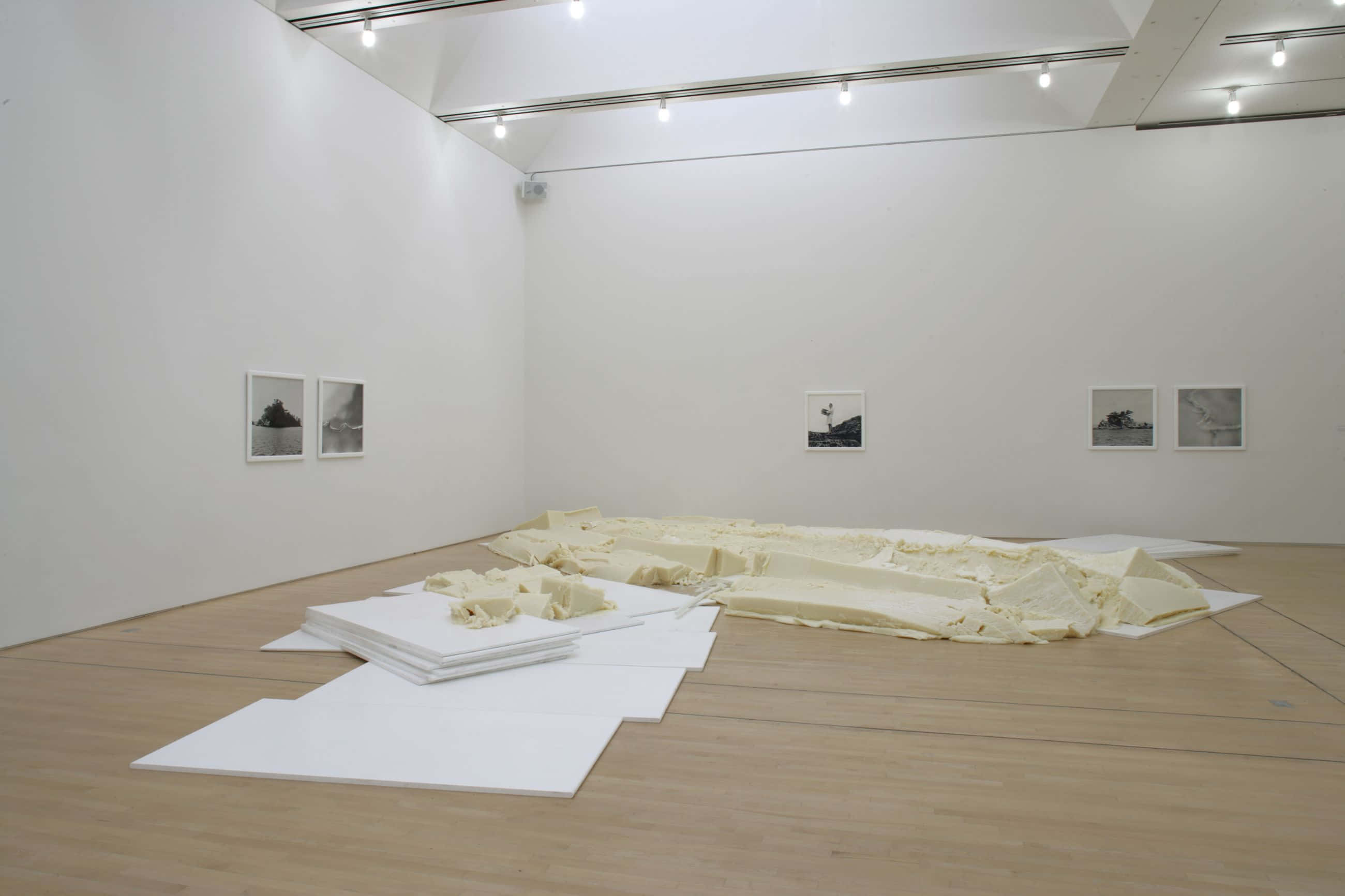 San Francisco Museum Of Modern Art, cream-colored fabric, white panels, 2K Desktop Wallpaper